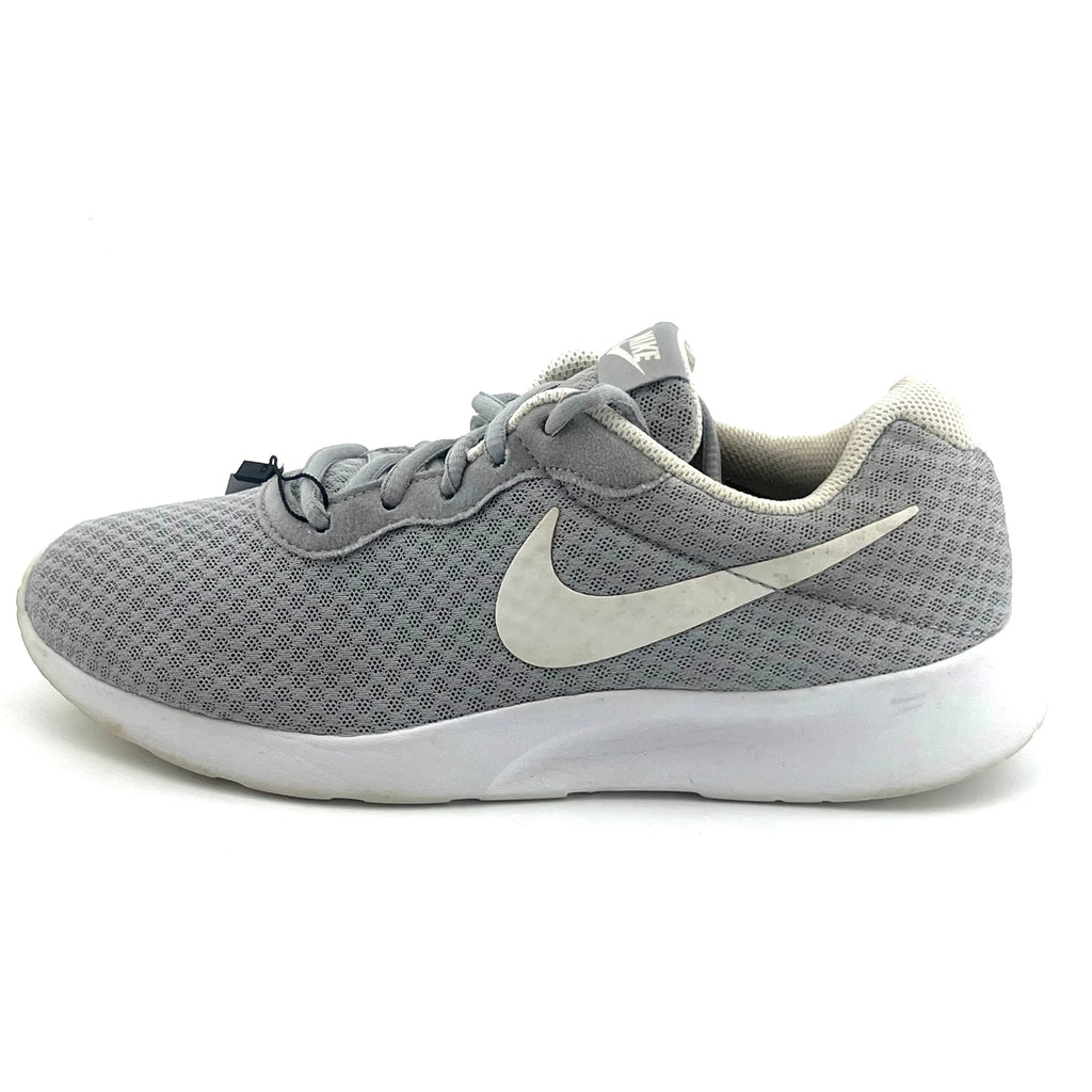 Nike Tanjun