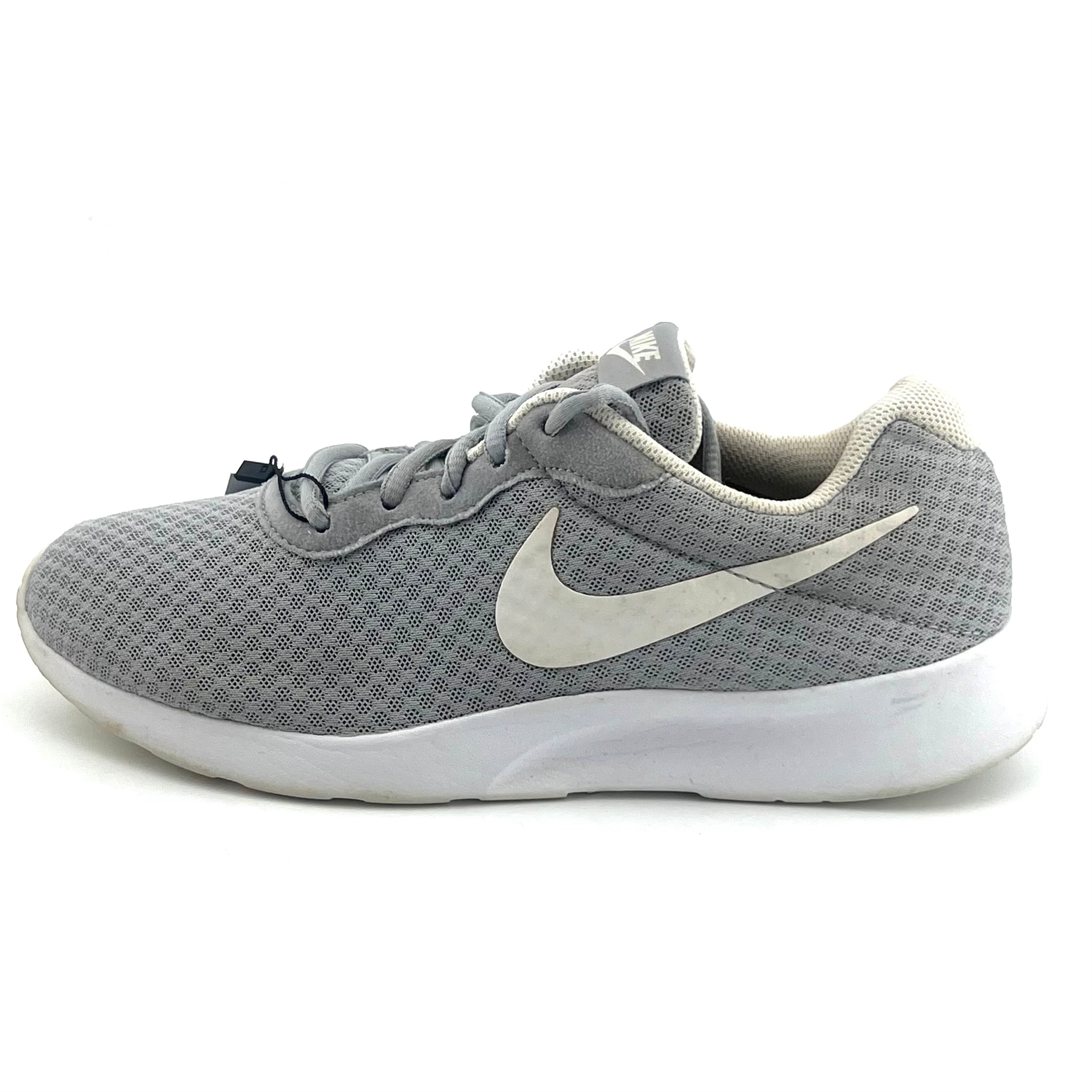 Nike Tanjun