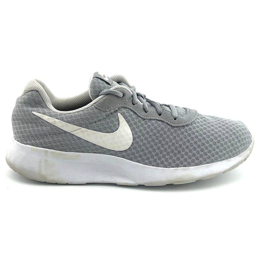 Nike Tanjun