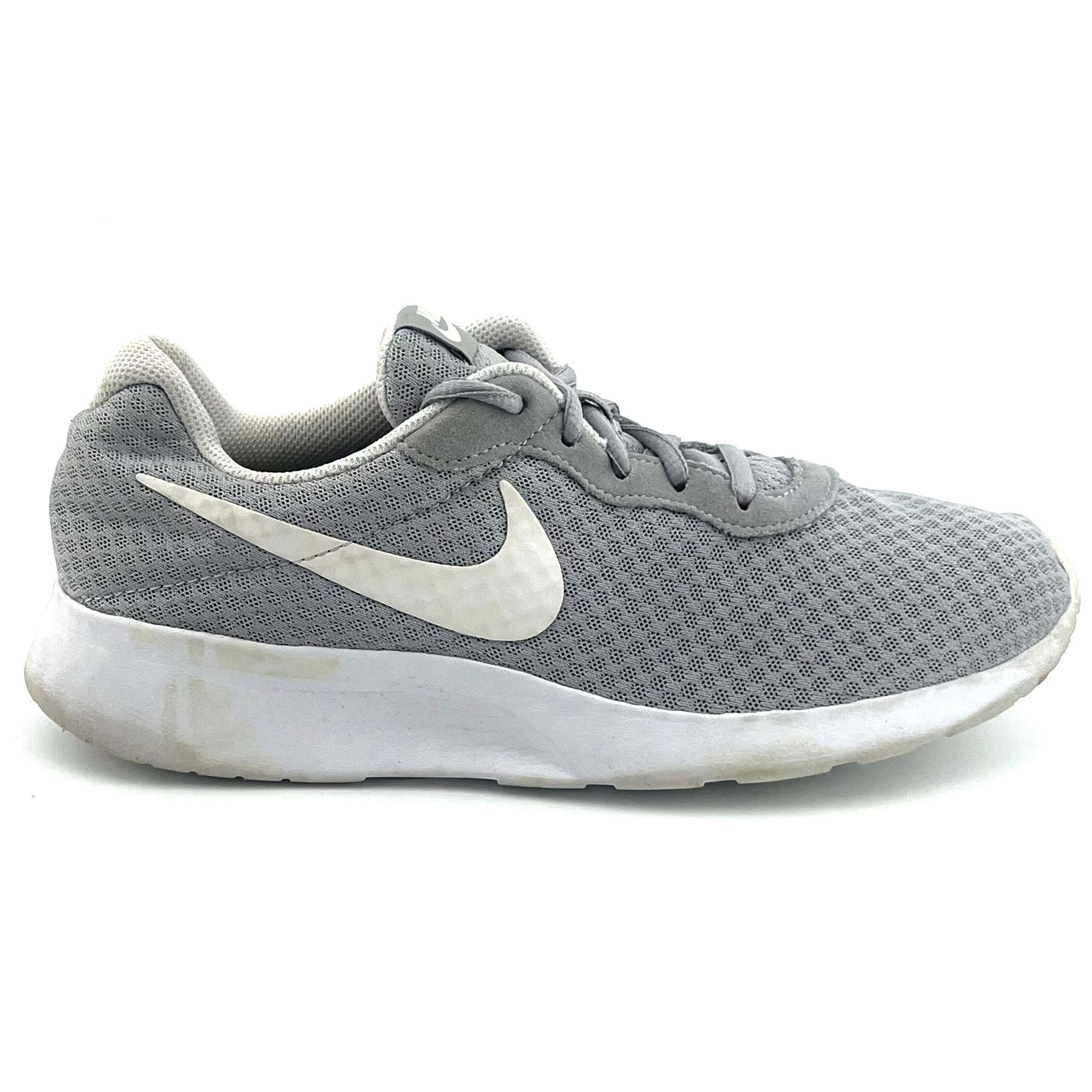 Nike Tanjun
