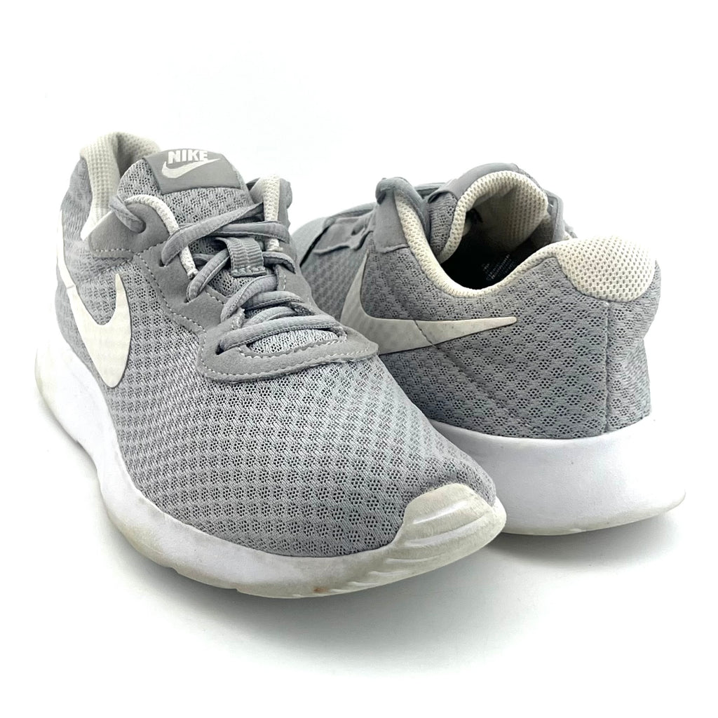 Nike Tanjun