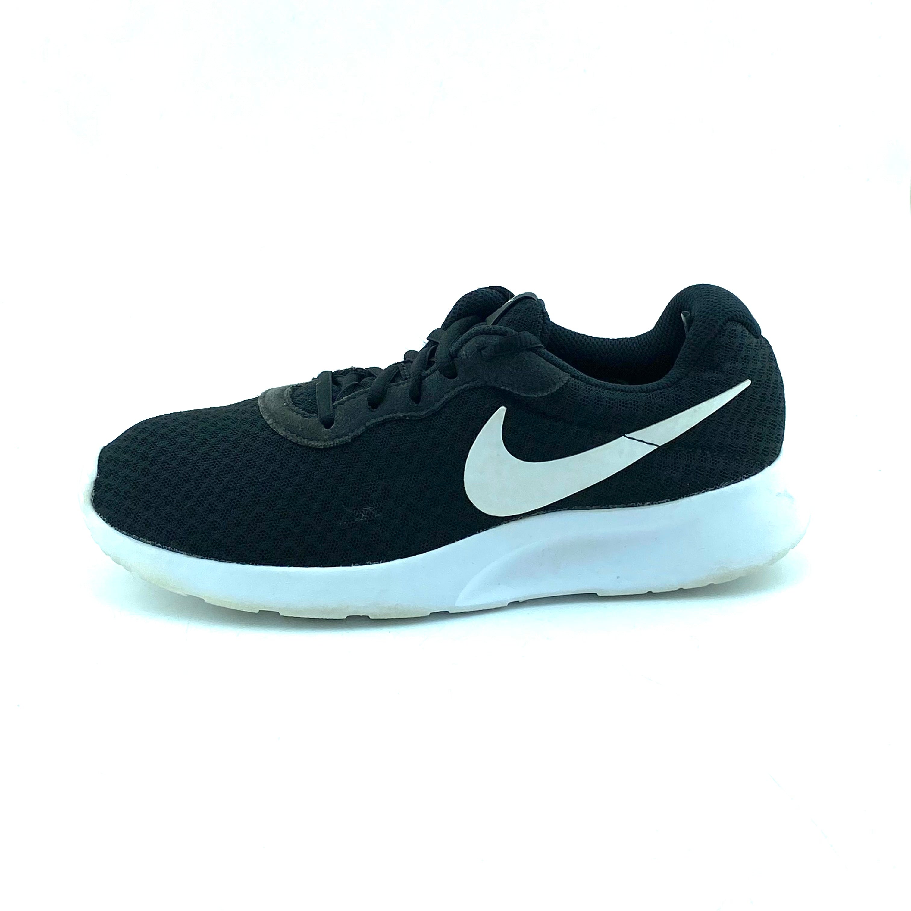 Nike Tanjun
