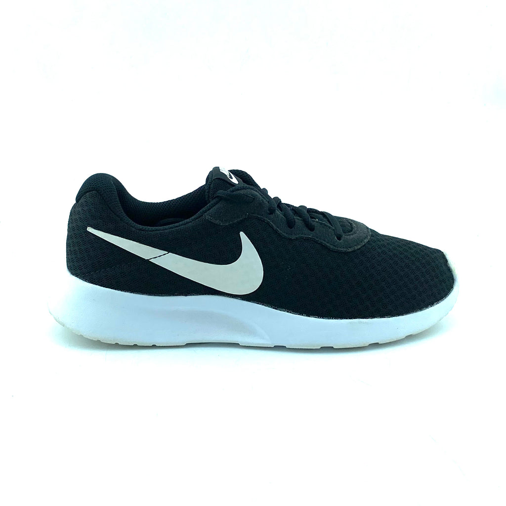 Nike Tanjun