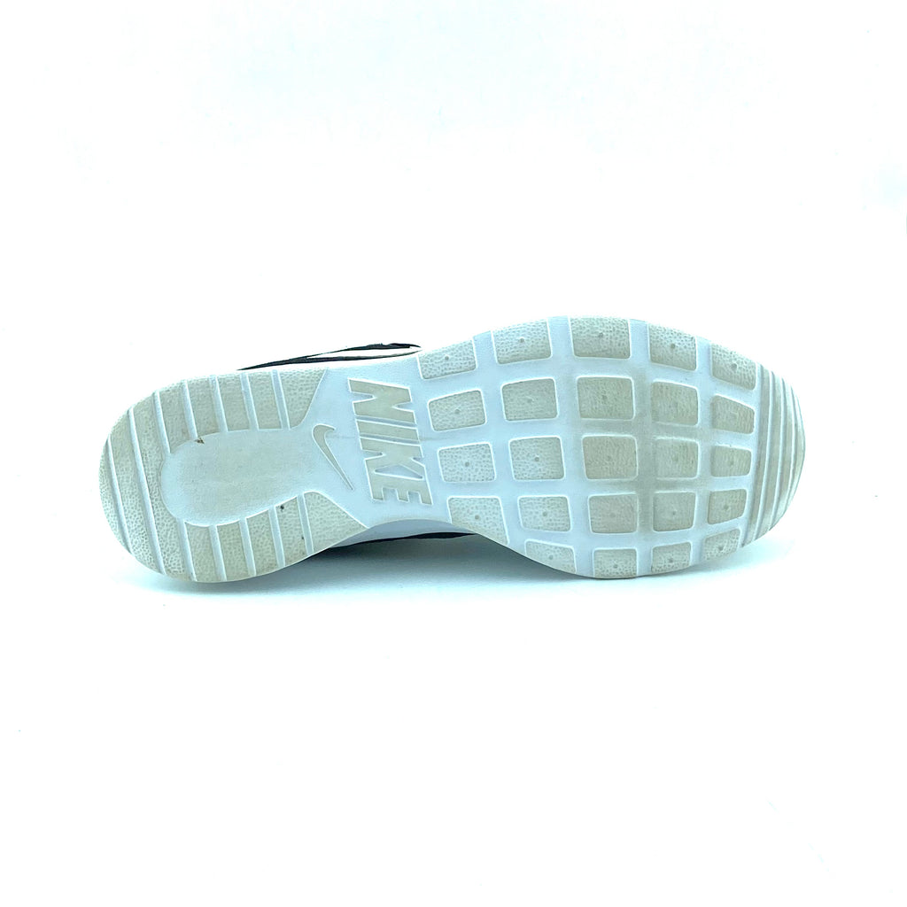 Nike Tanjun