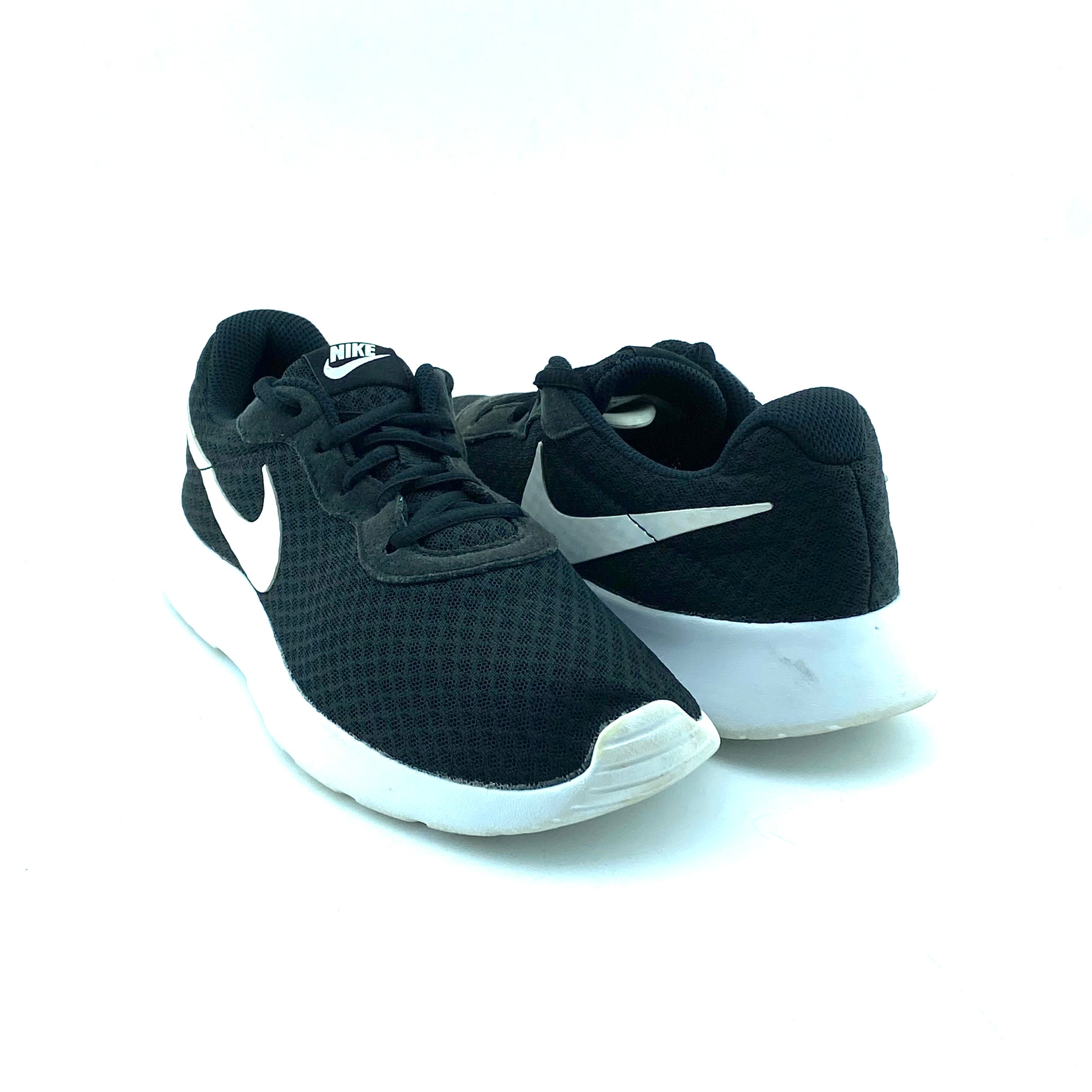Nike Tanjun