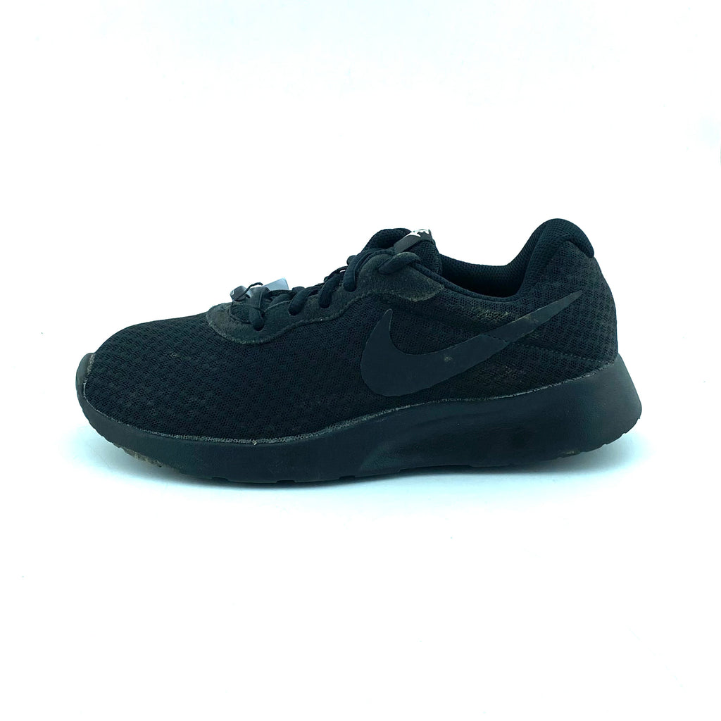 Nike Tanjun