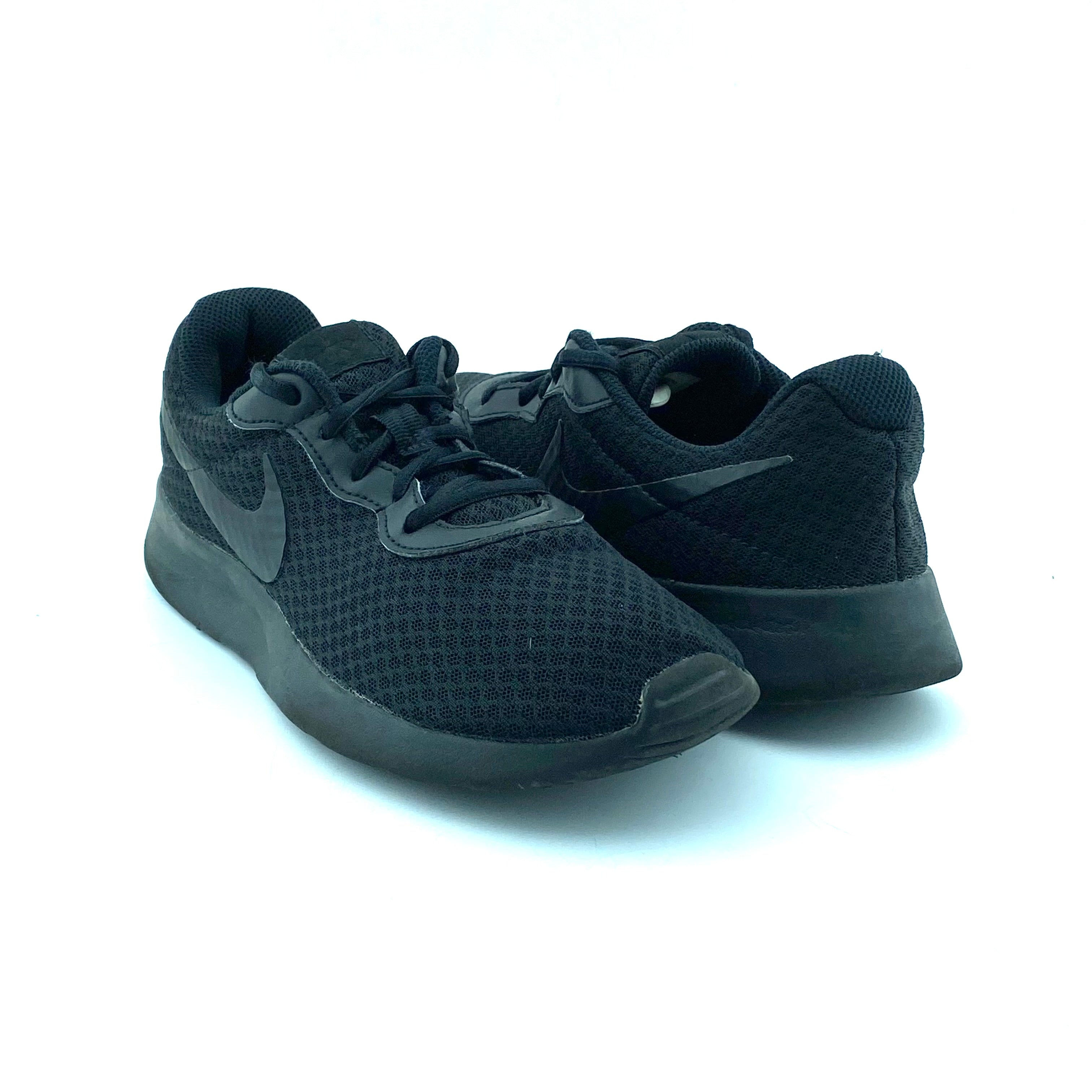 Nike Tanjun