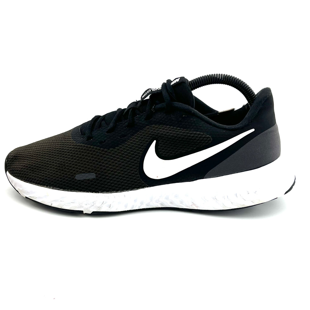 Nike Revolution 5