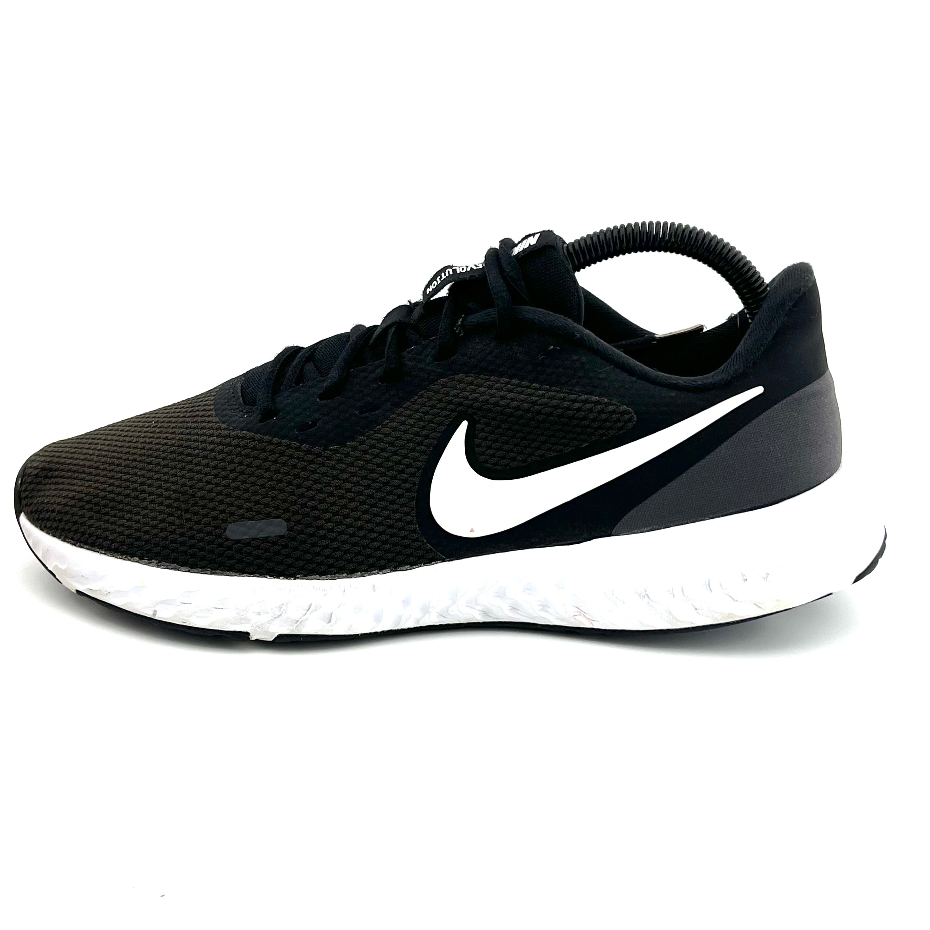 Nike Revolution 5