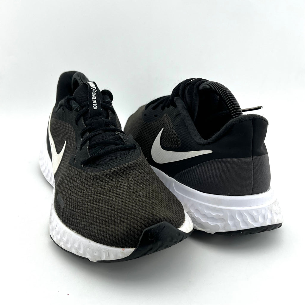 Nike Revolution 5