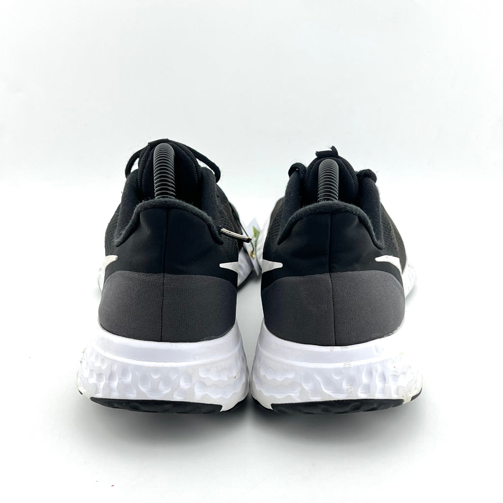 Nike Revolution 5