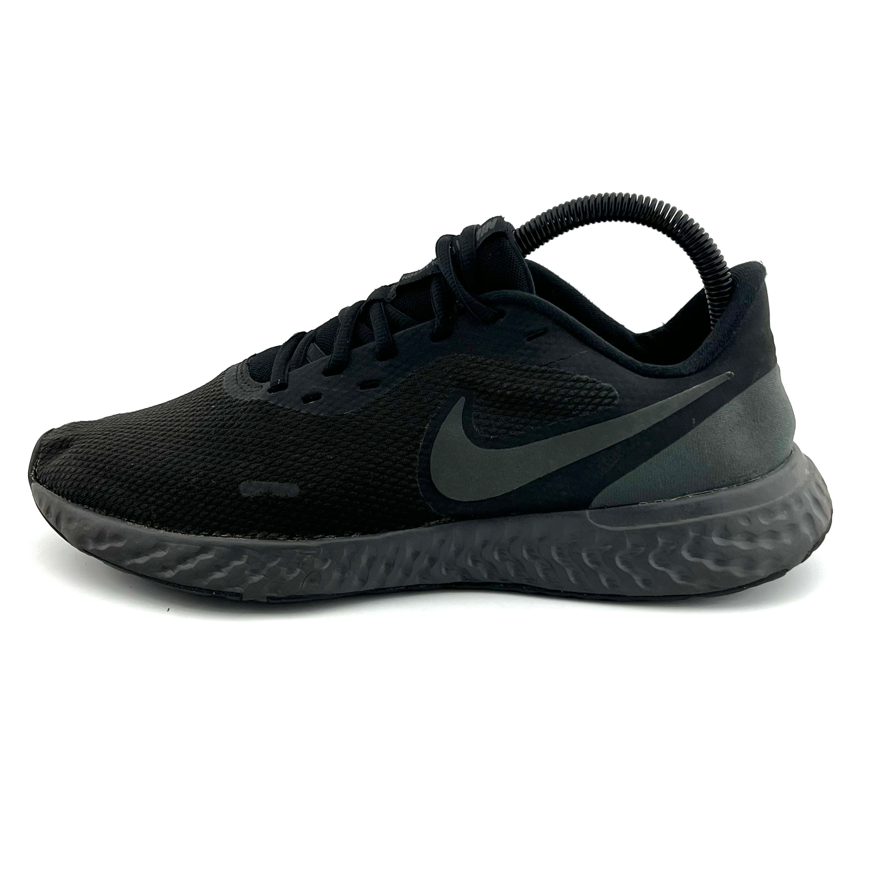 Nike Revolution 5