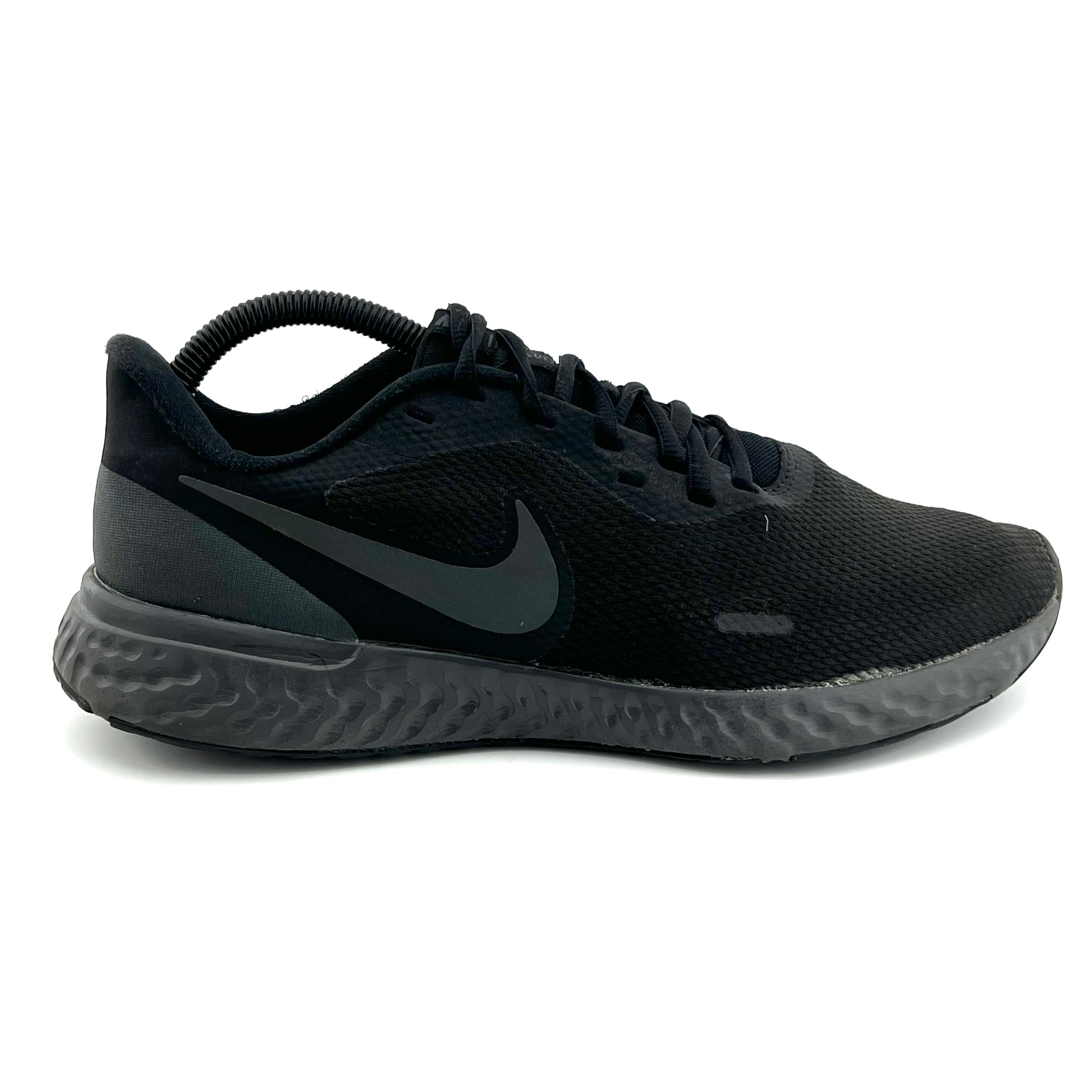 Nike Revolution 5