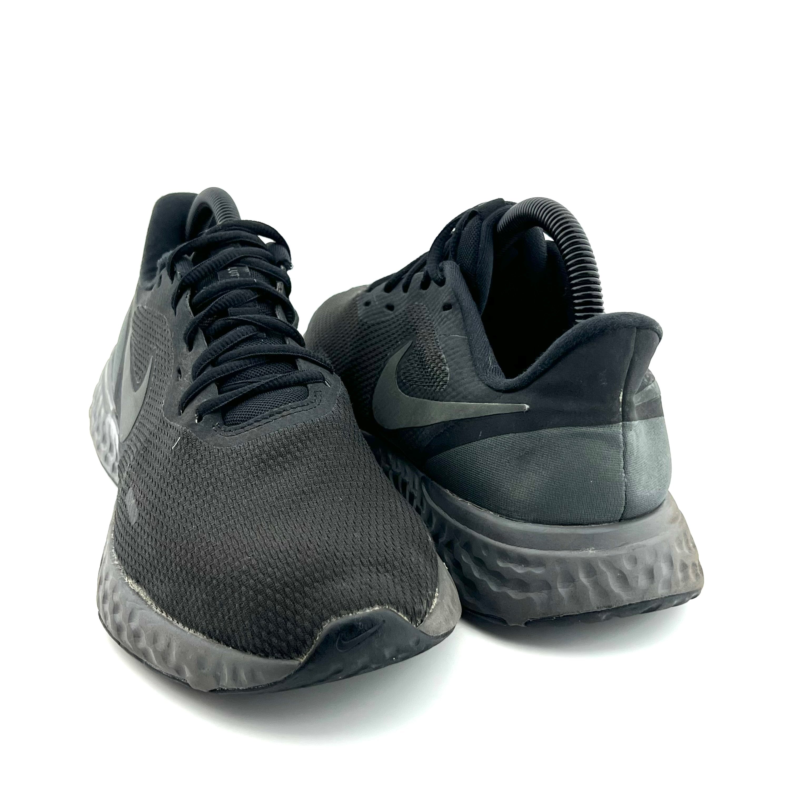 Nike Revolution 5