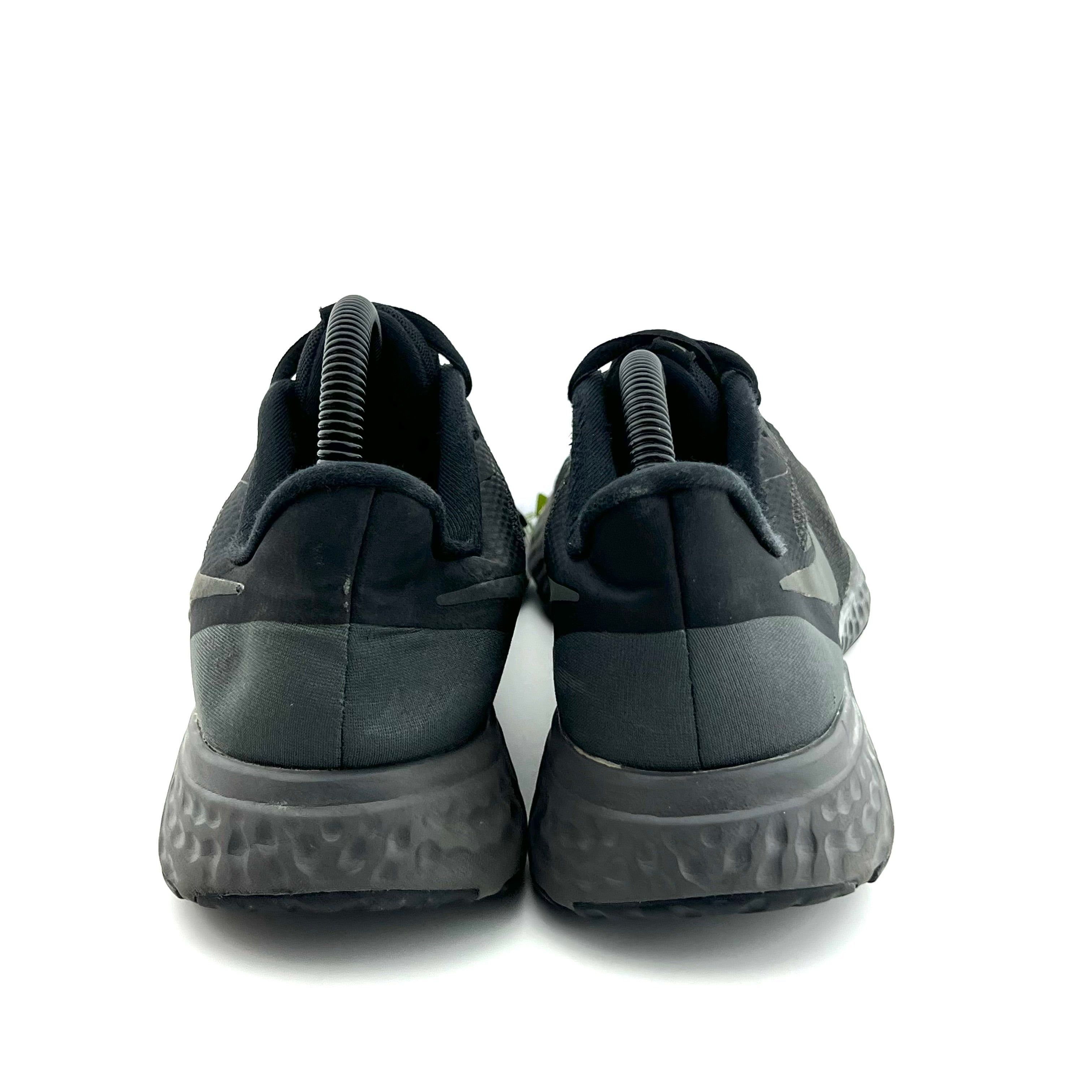 Nike Revolution 5