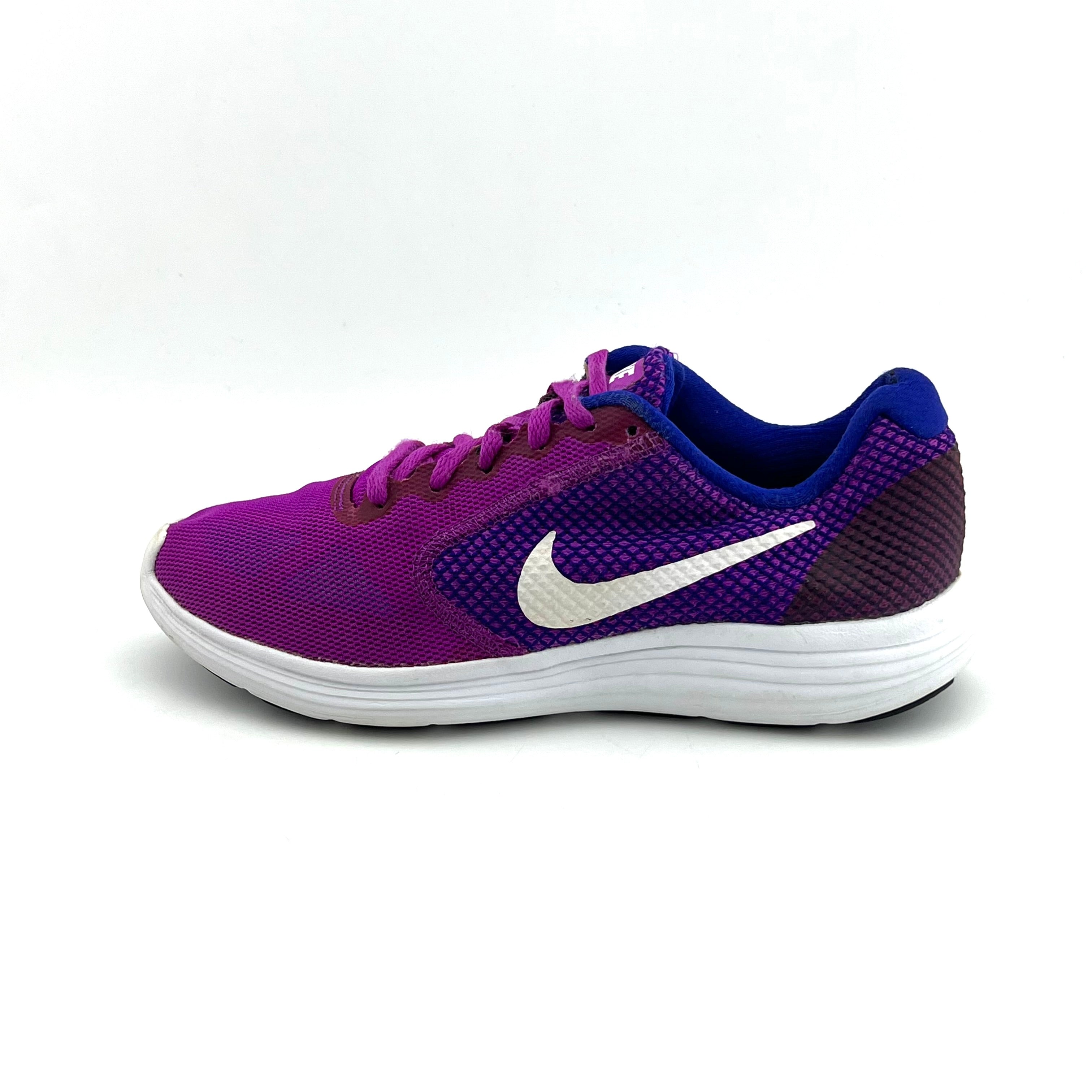 Nike Revolution 3