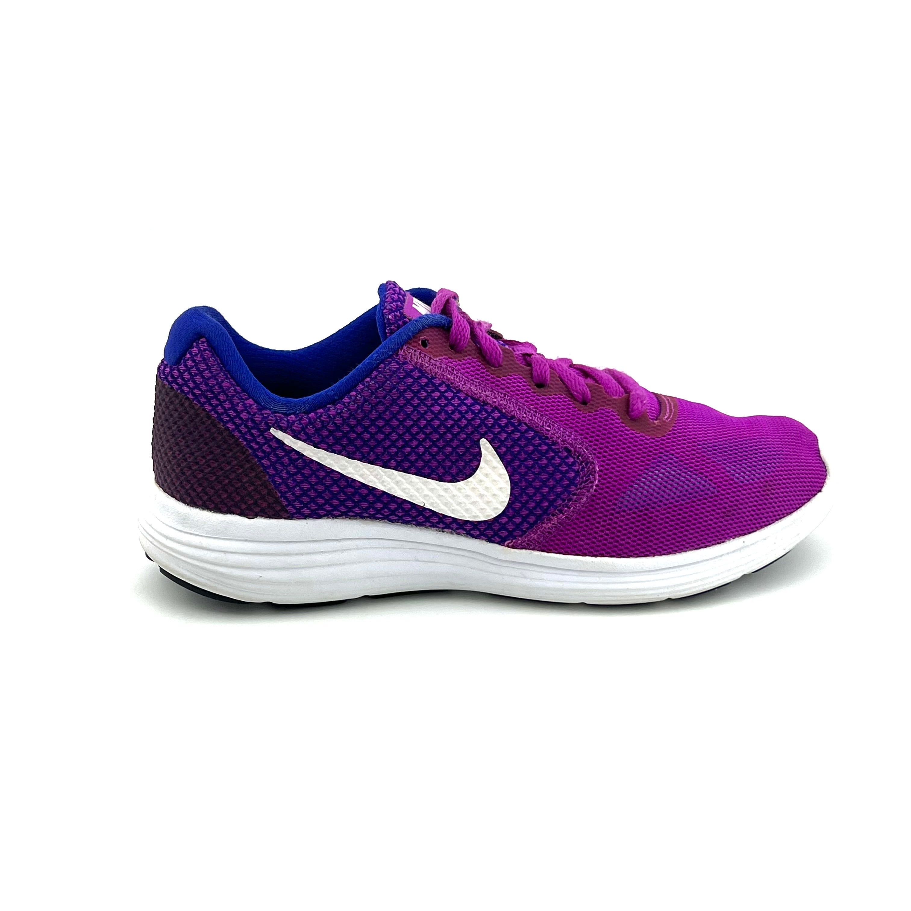 Nike Revolution 3