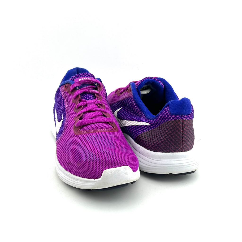 Nike Revolution 3