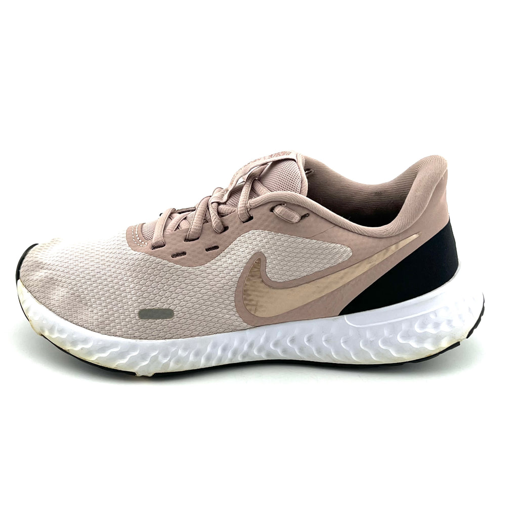 Nike Revolution 5