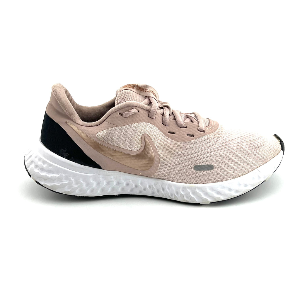Nike Revolution 5