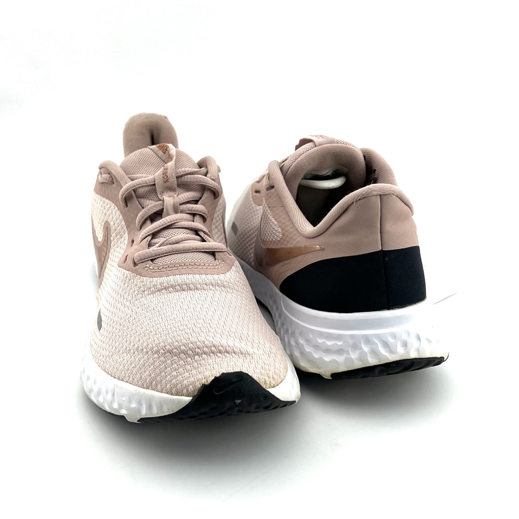 Nike Revolution 5
