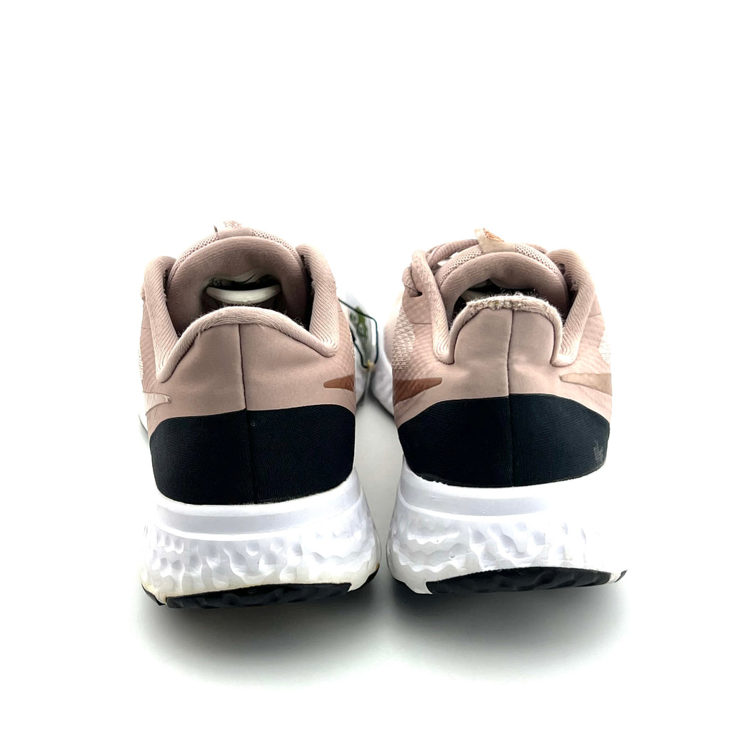 Nike Revolution 5