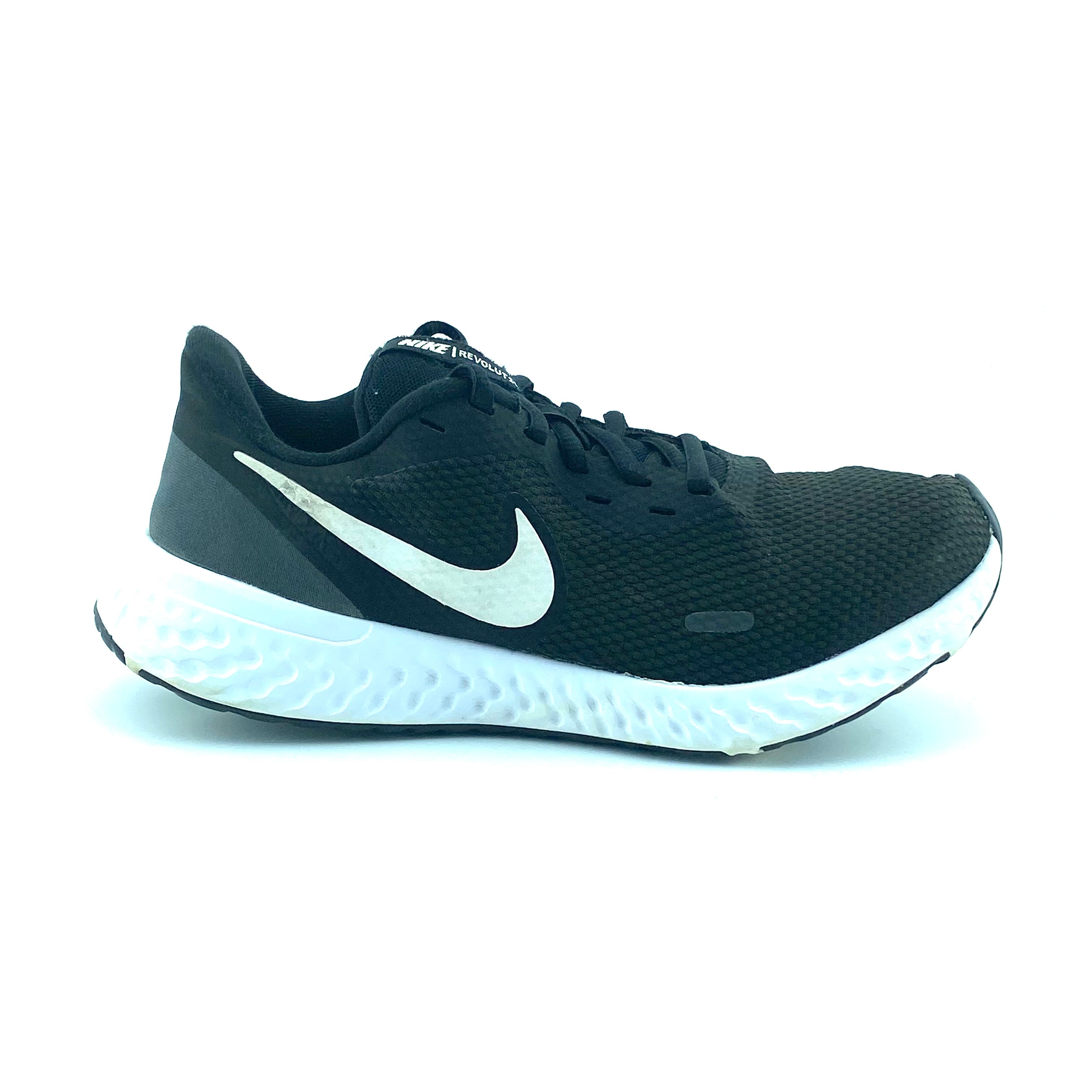 Nike Revolution 5