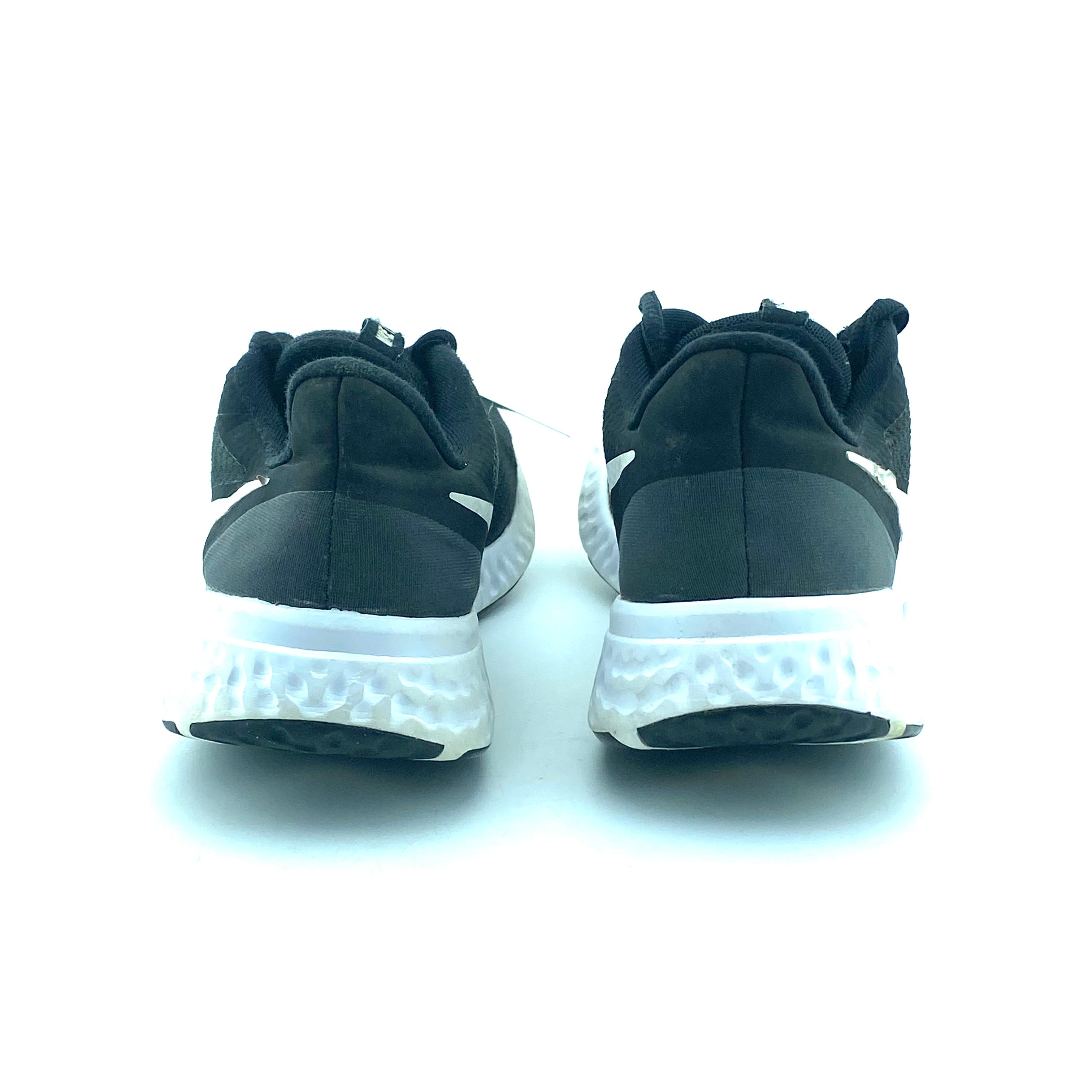 Nike Revolution 5