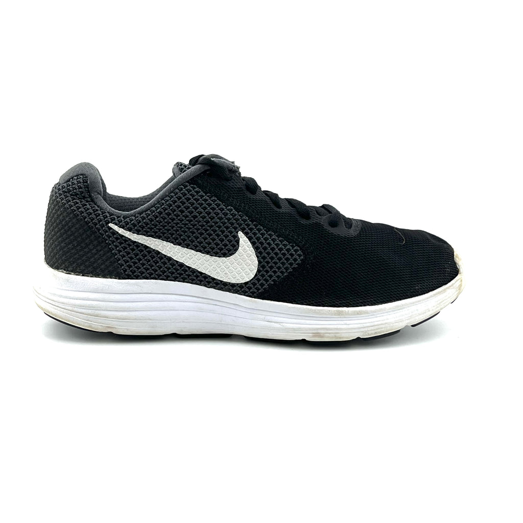 Nike Revolution 3