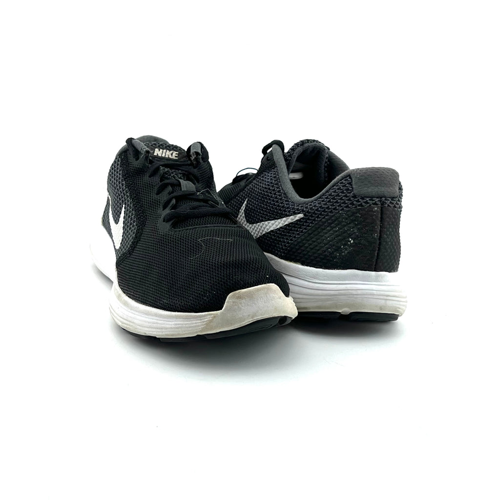 Nike Revolution 3