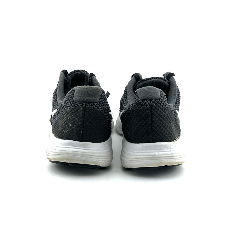 Nike Revolution 3