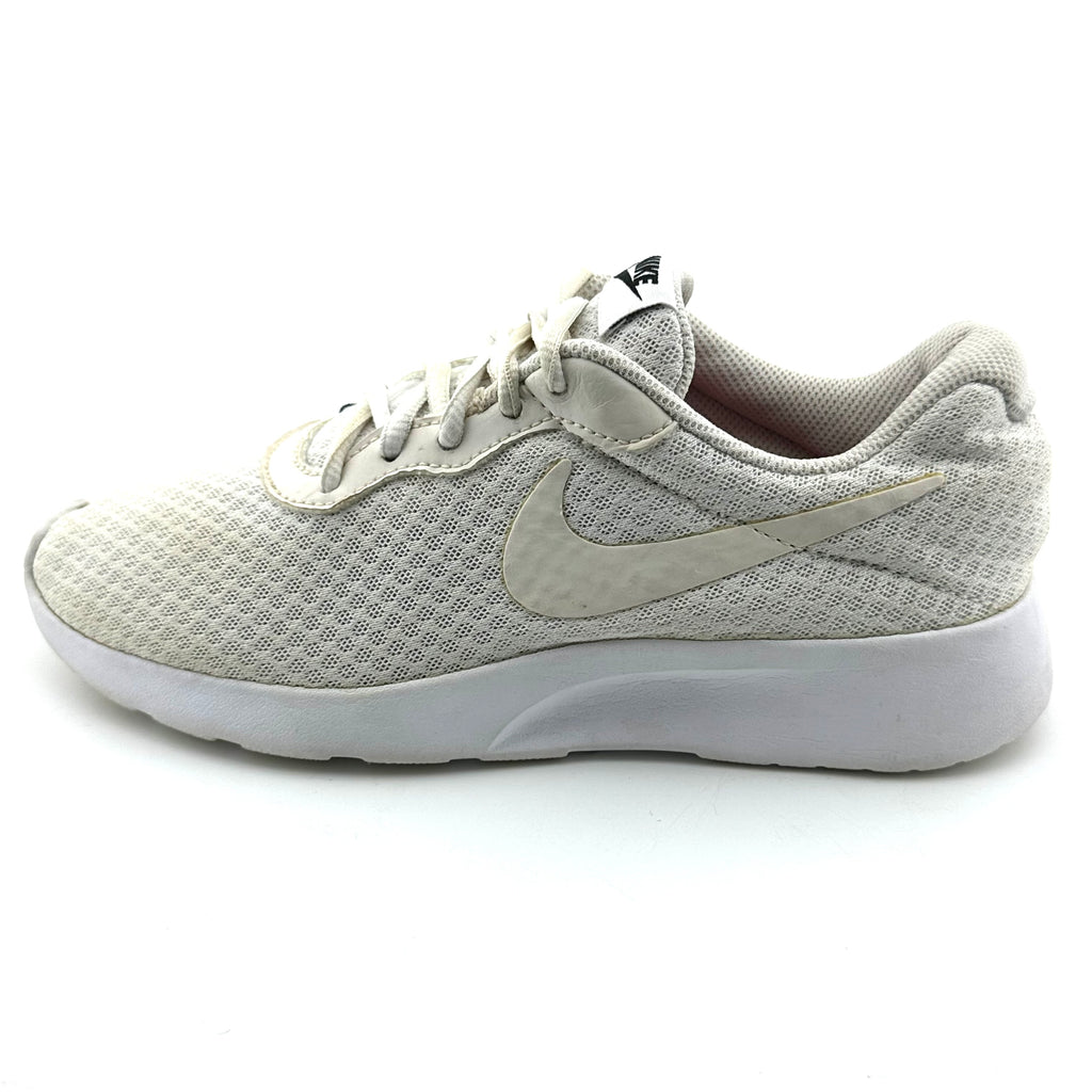 Nike Tanjun