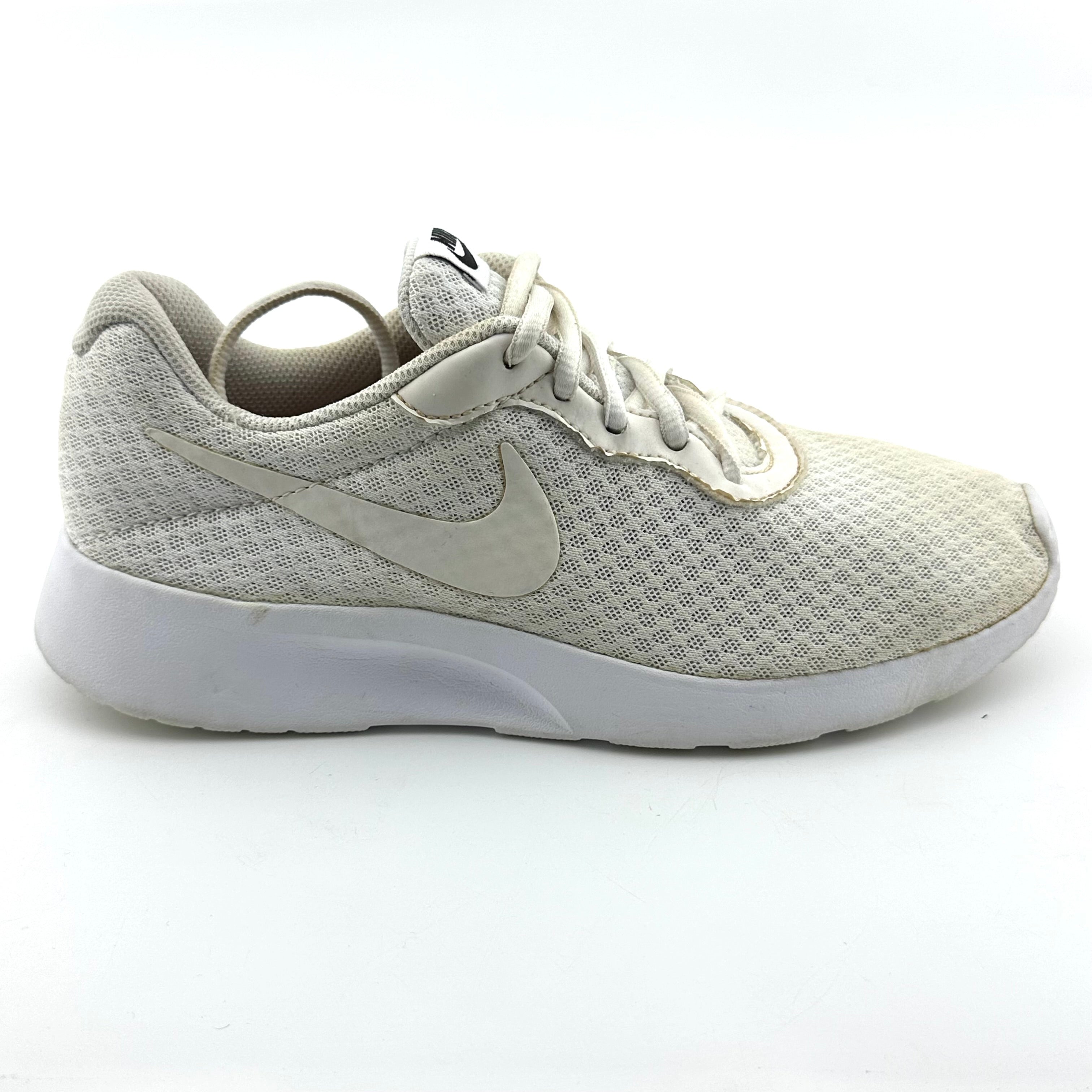 Nike Tanjun
