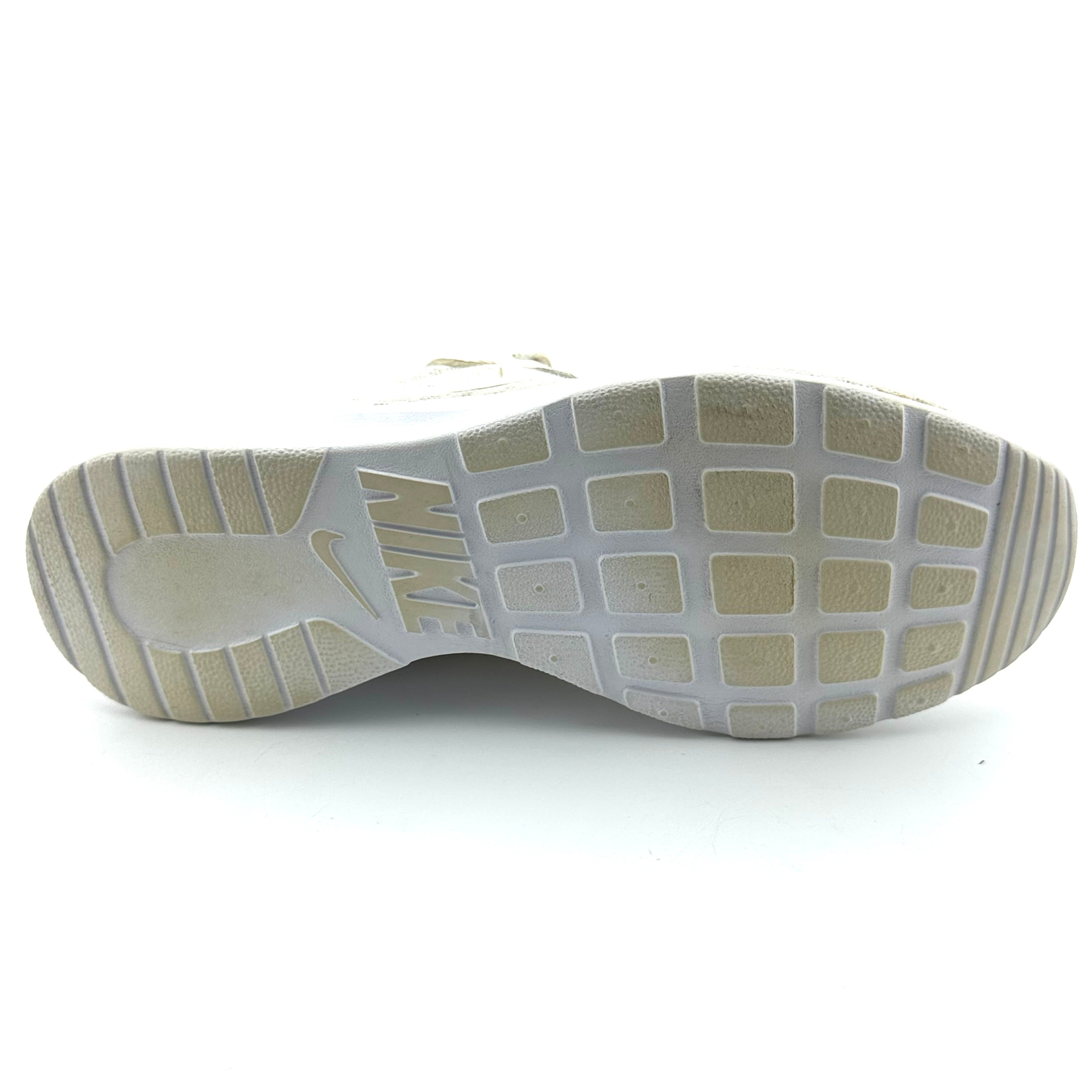 Nike Tanjun