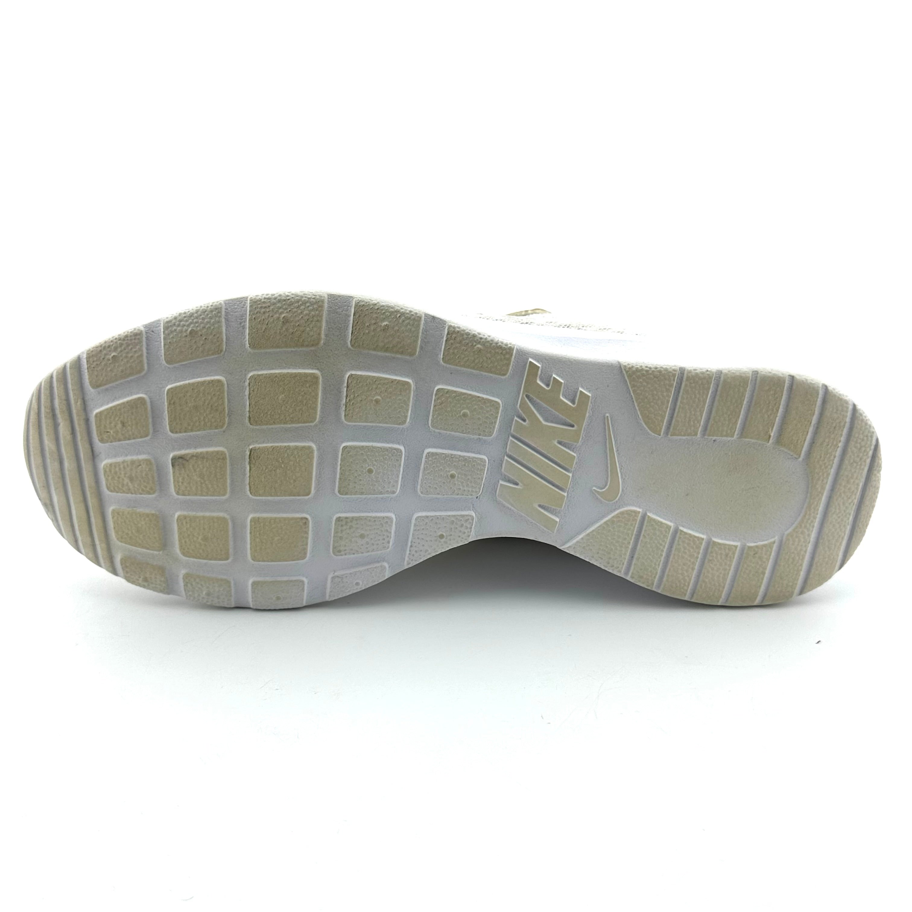 Nike Tanjun