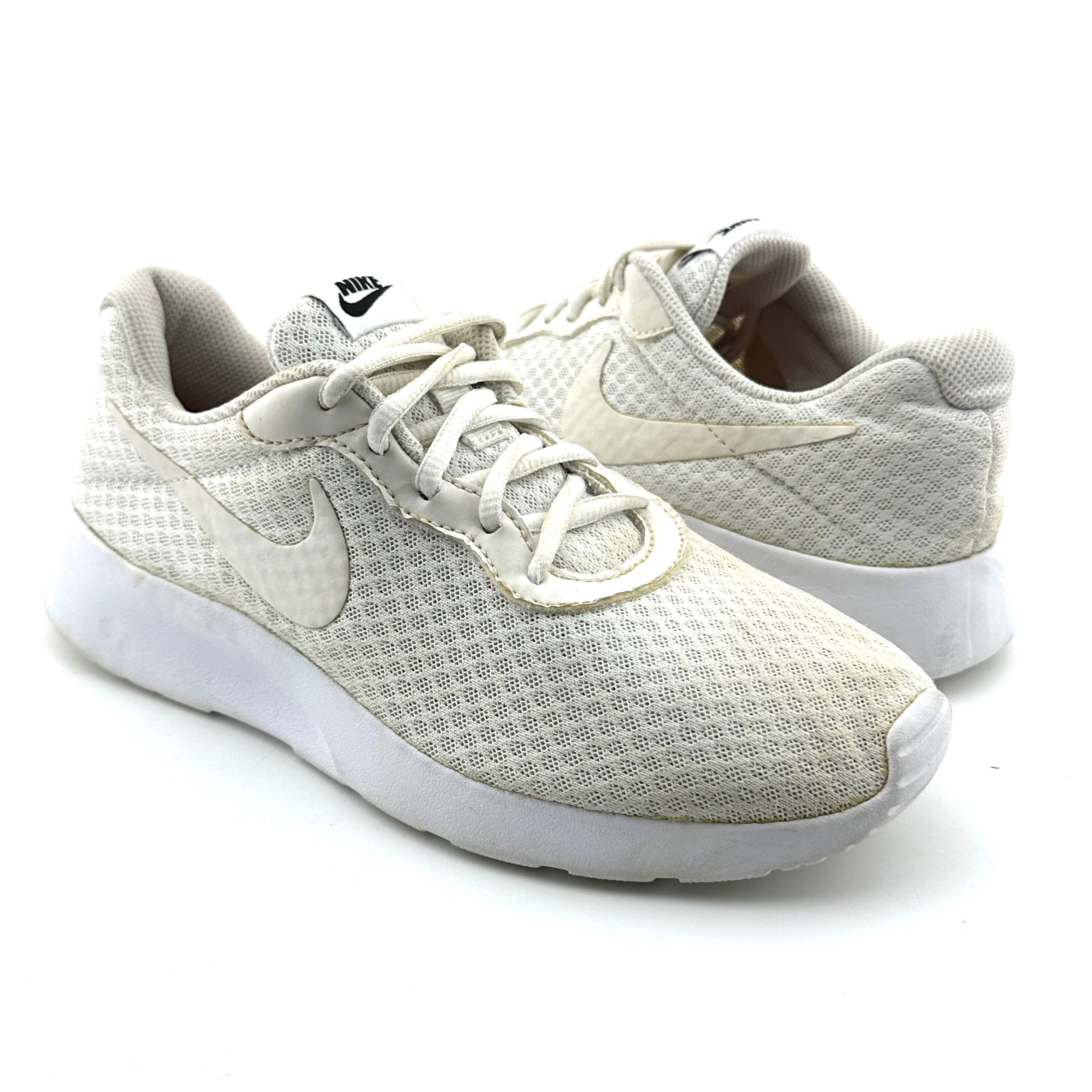 Nike Tanjun