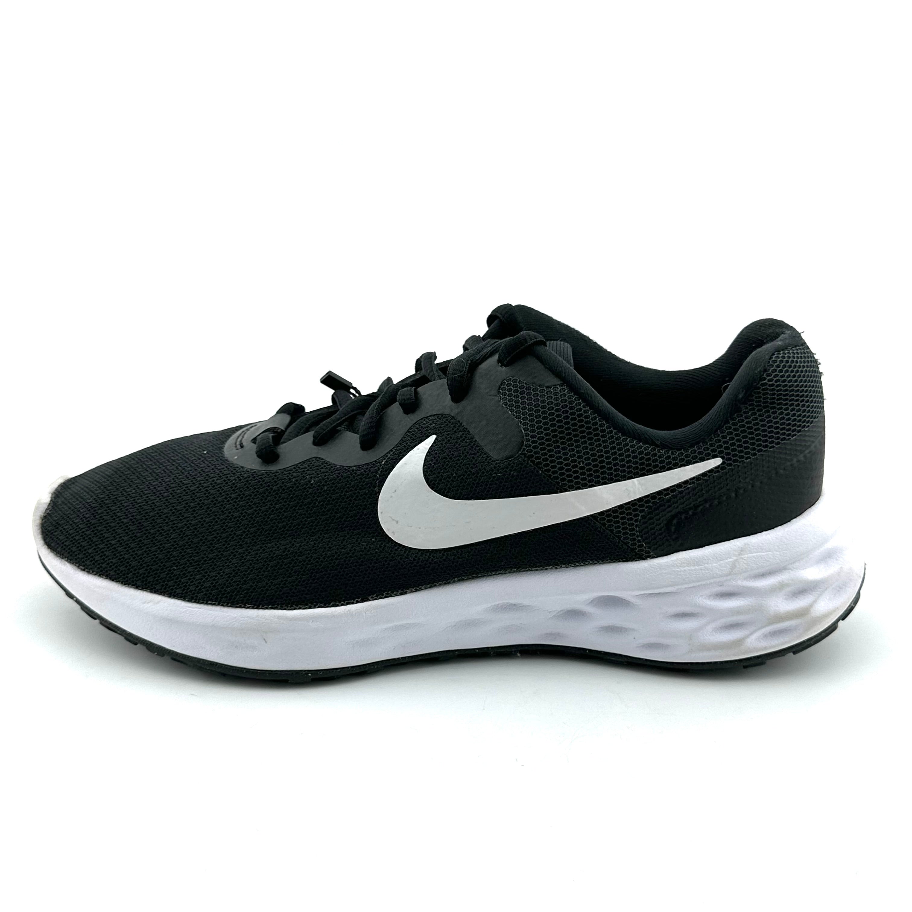 Nike Revolution 6