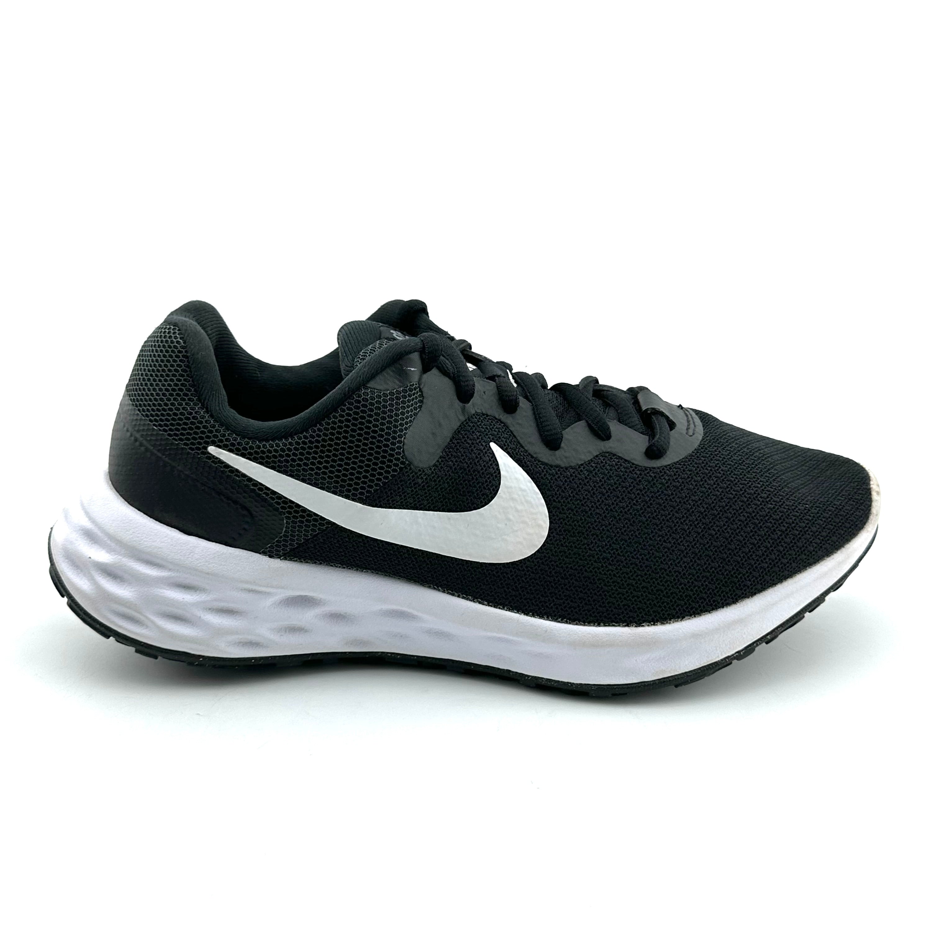 Nike Revolution 6