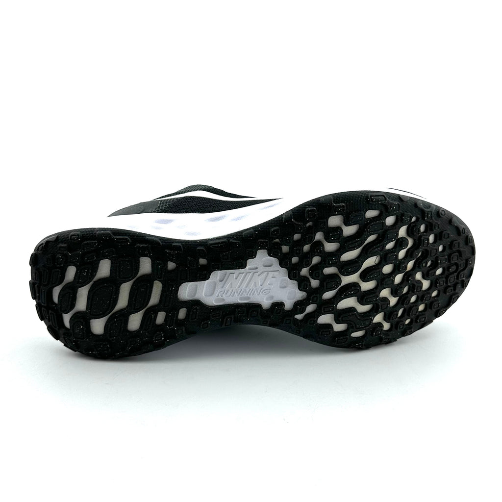 Nike Revolution 6