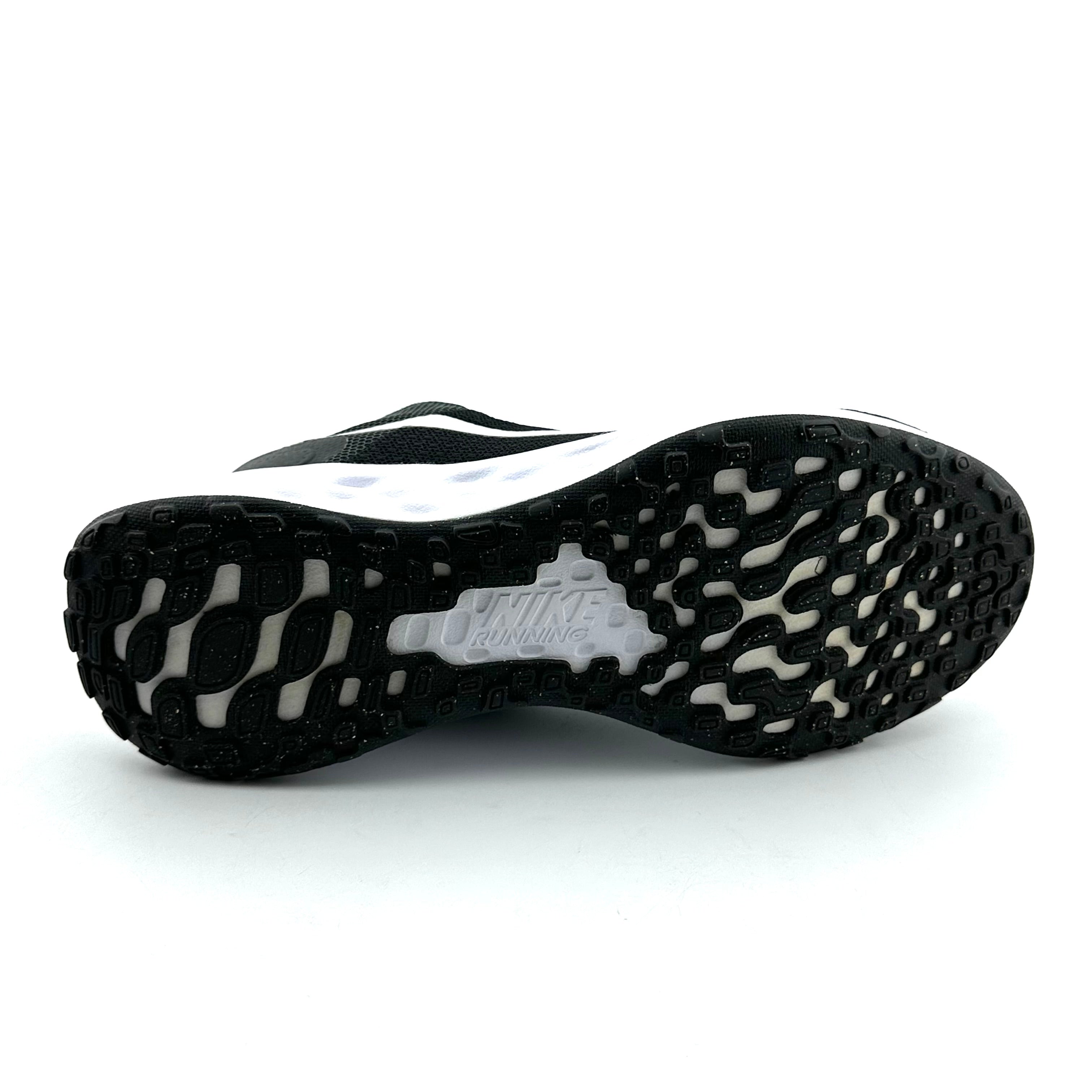 Nike Revolution 6