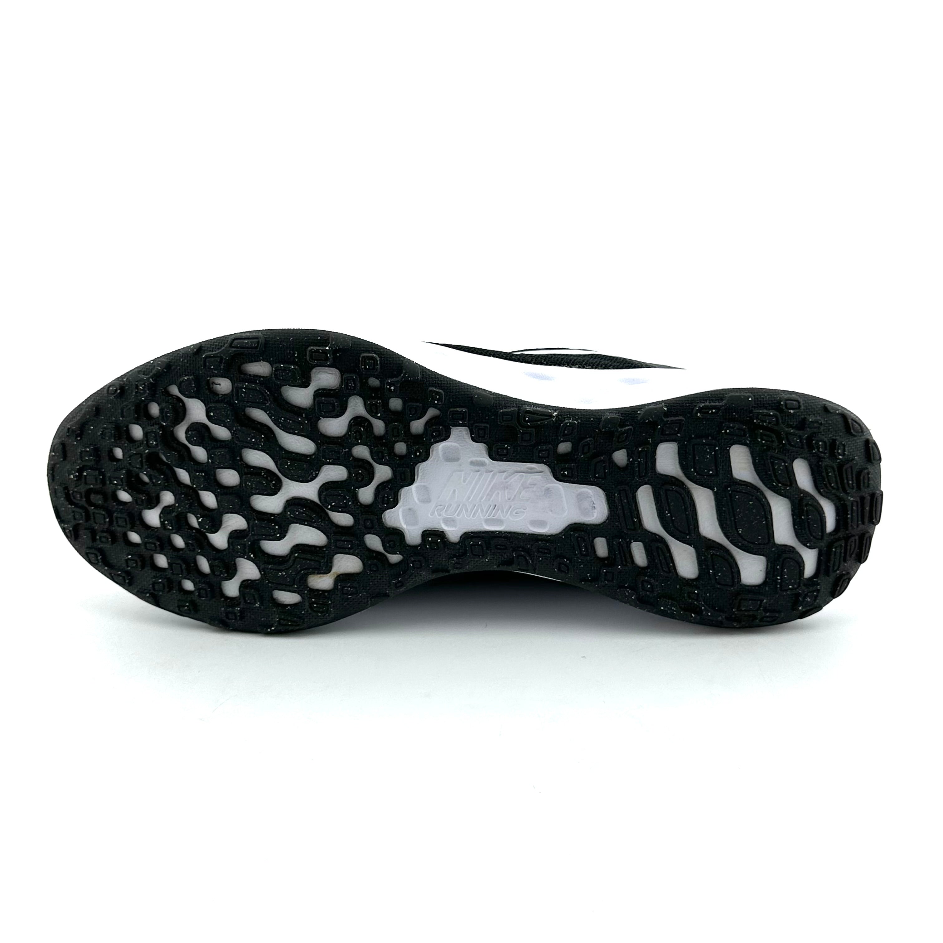 Nike Revolution 6