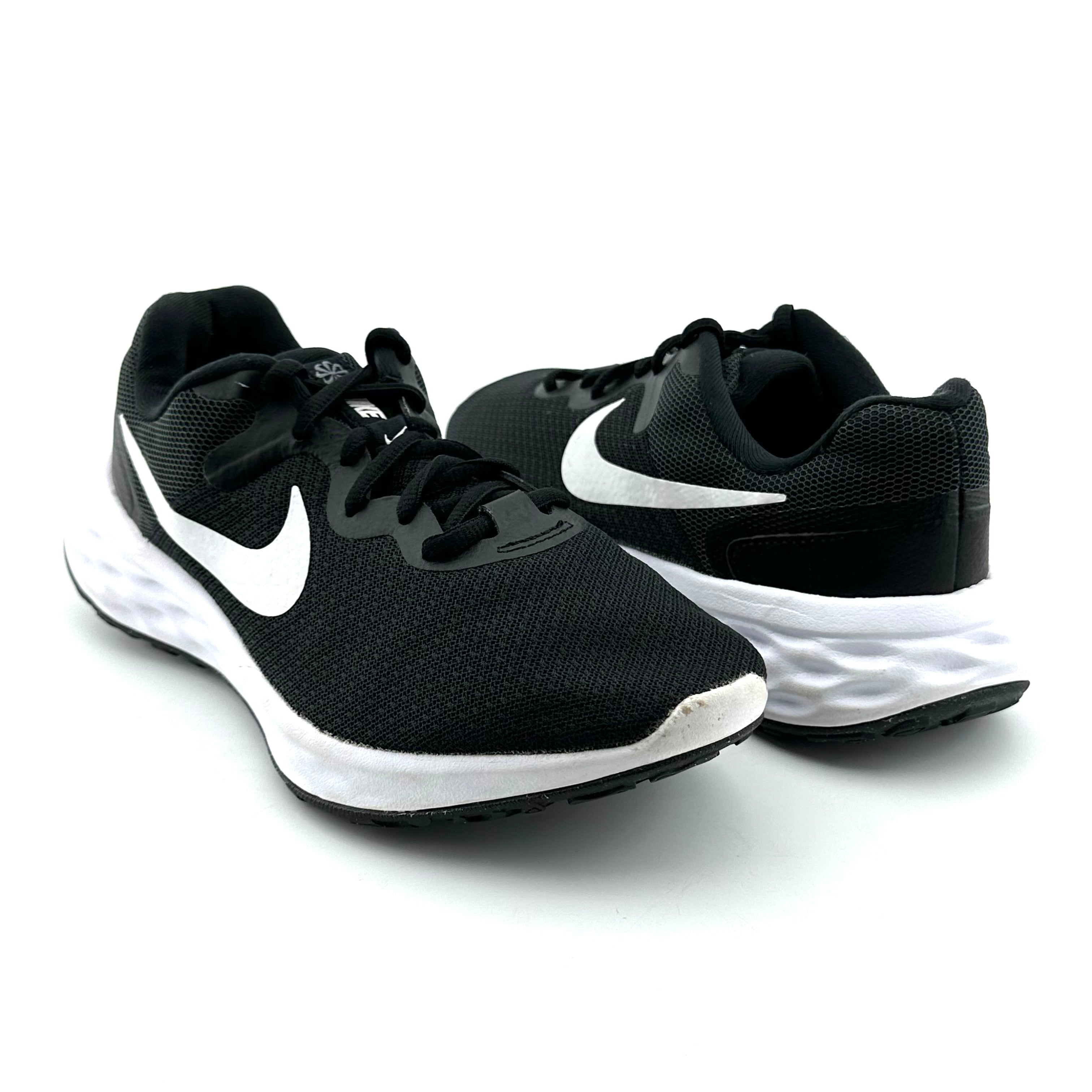 Nike Revolution 6