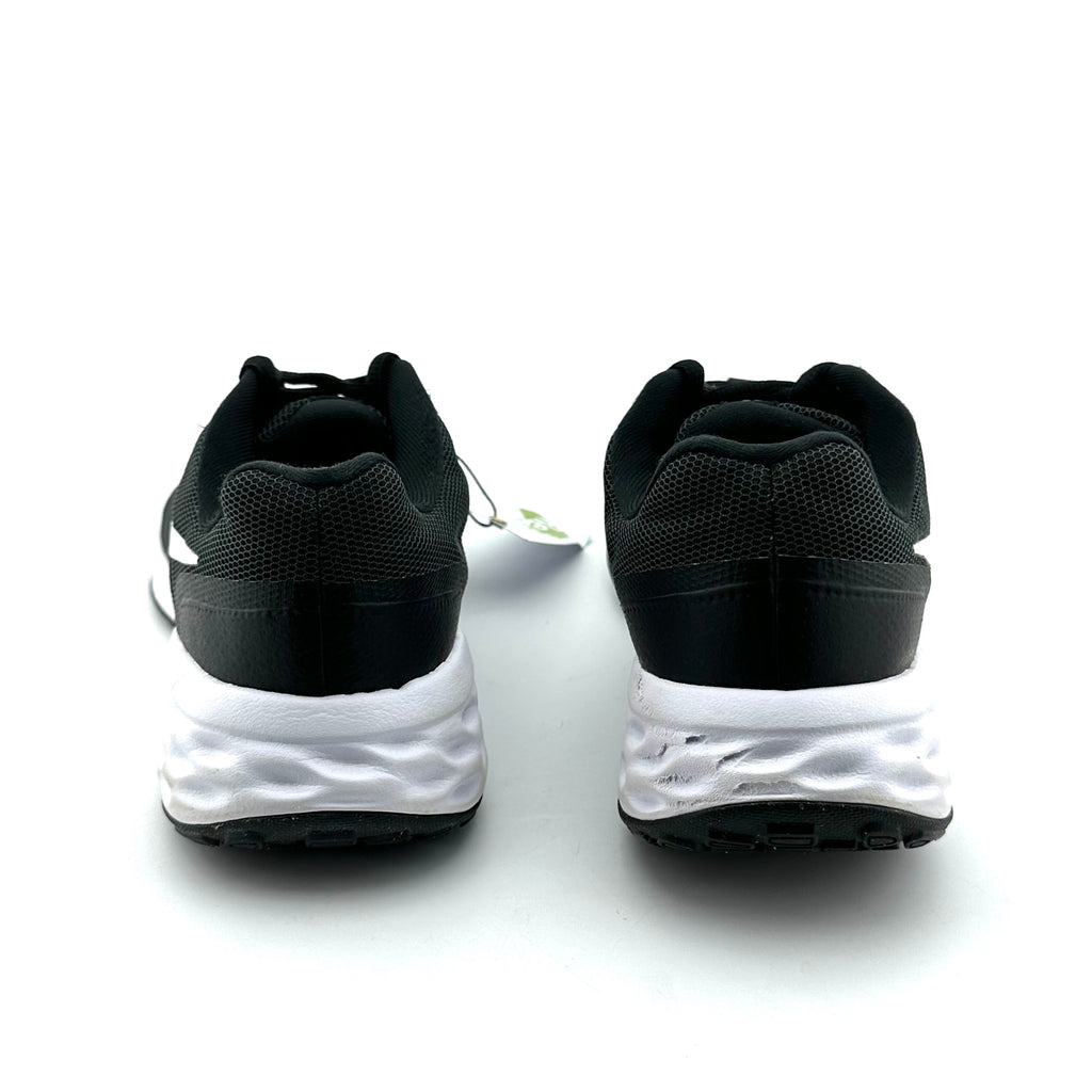 Nike Revolution 6