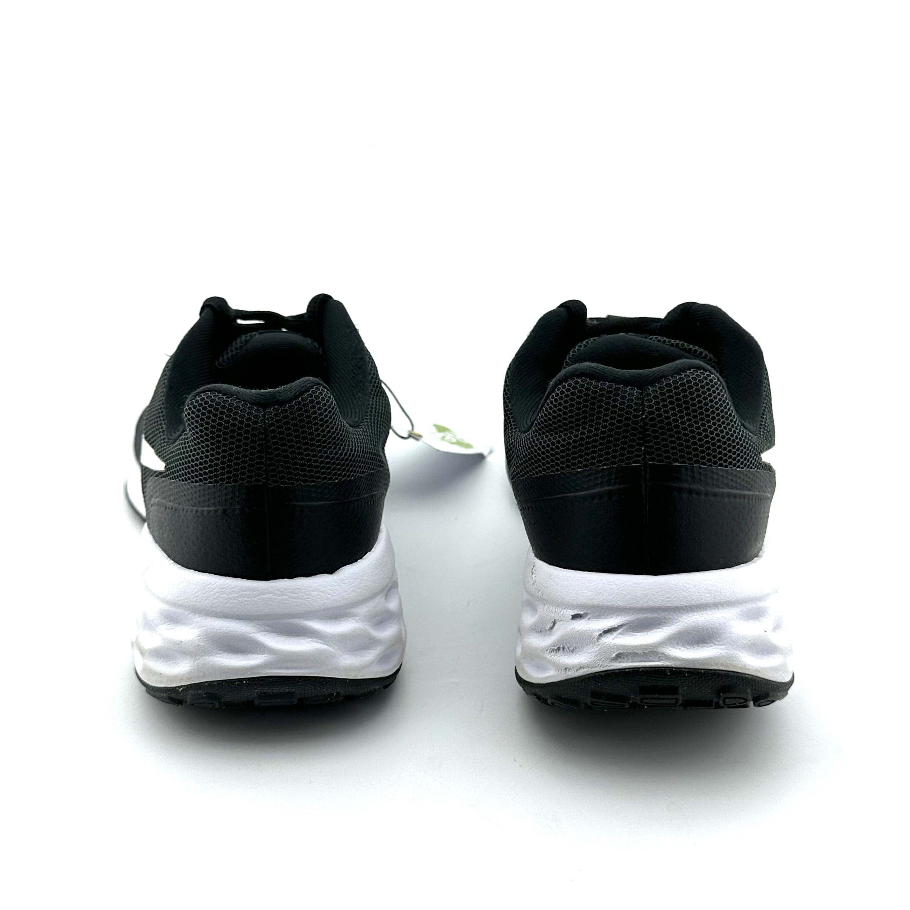 Nike Revolution 6