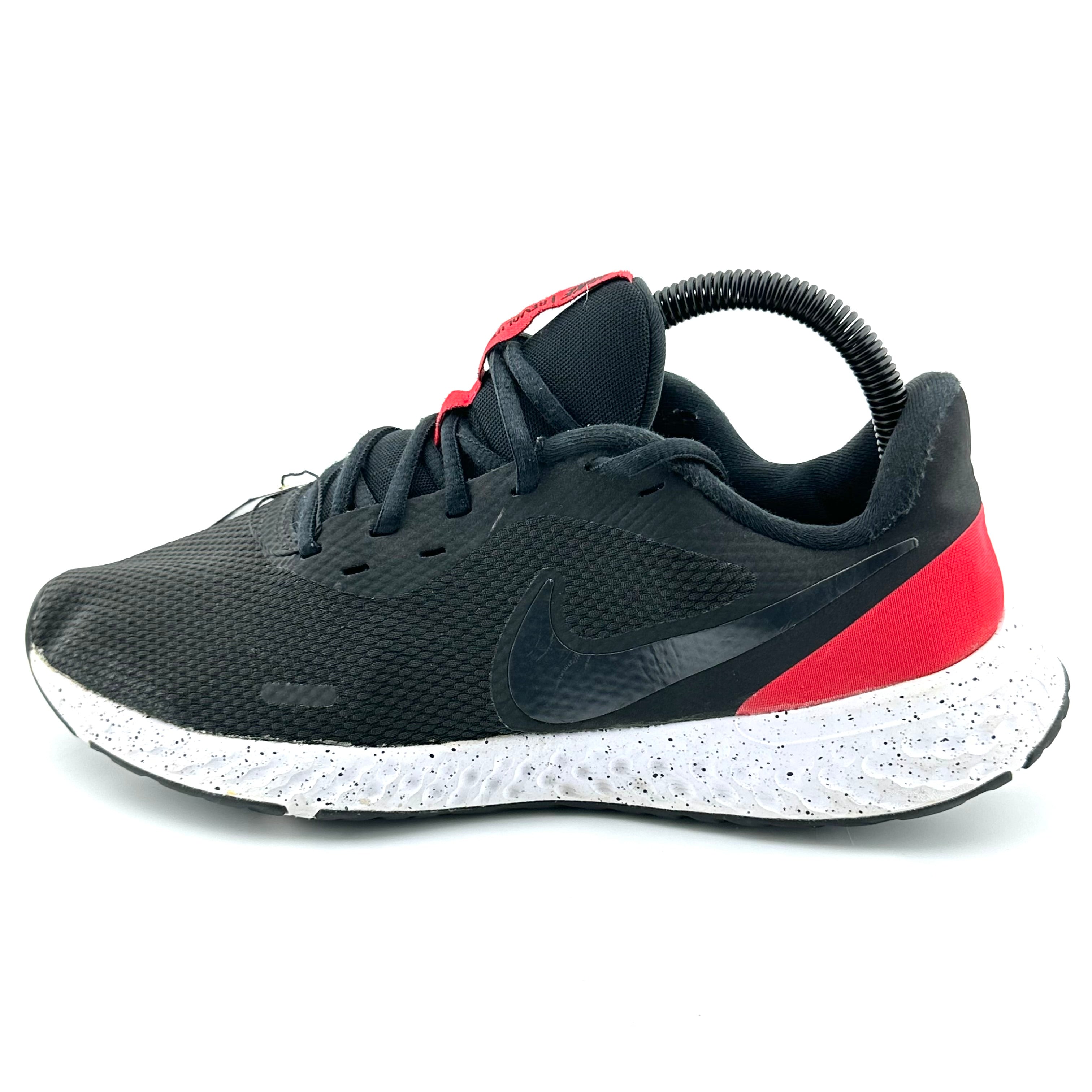 Nike Revolution 5
