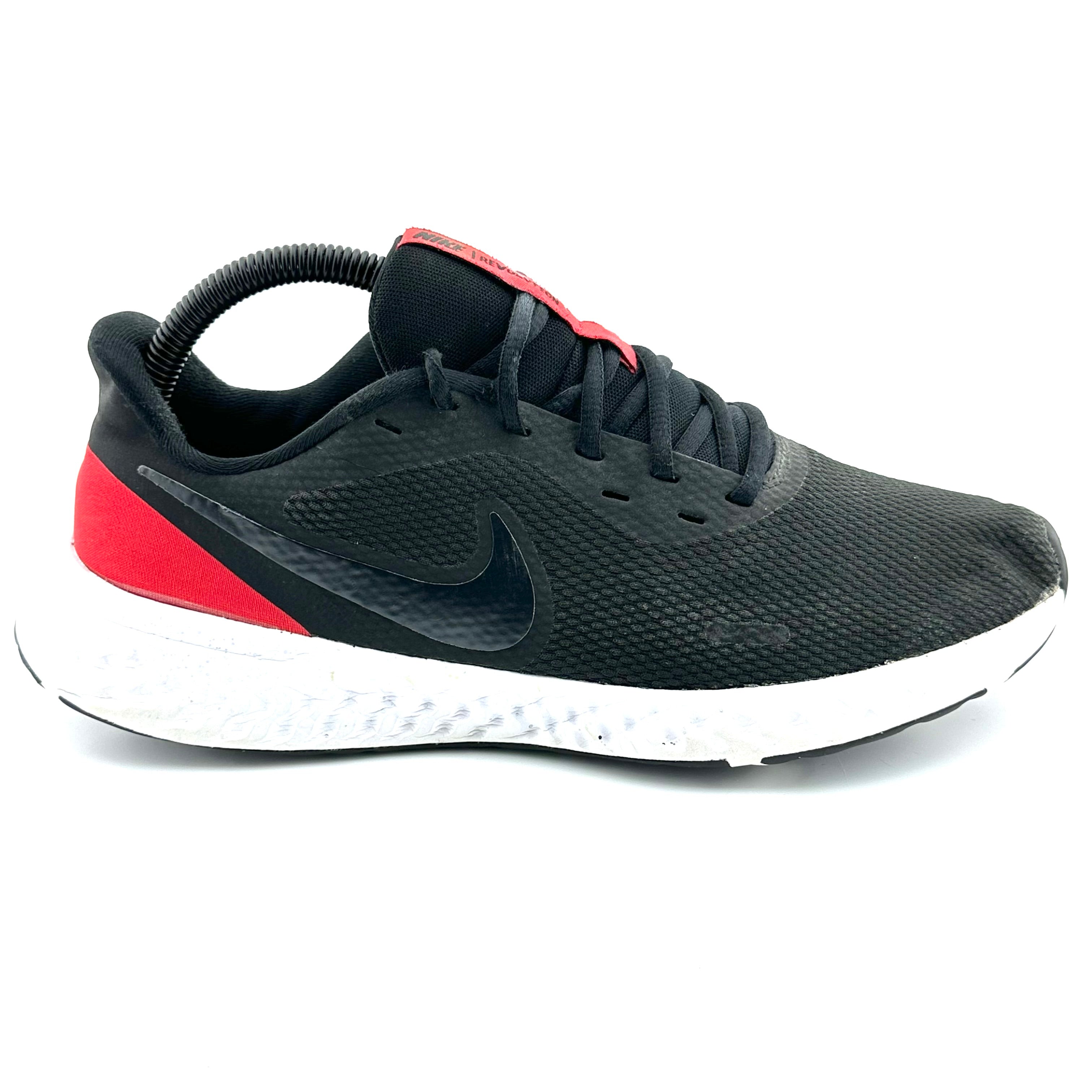 Nike Revolution 5