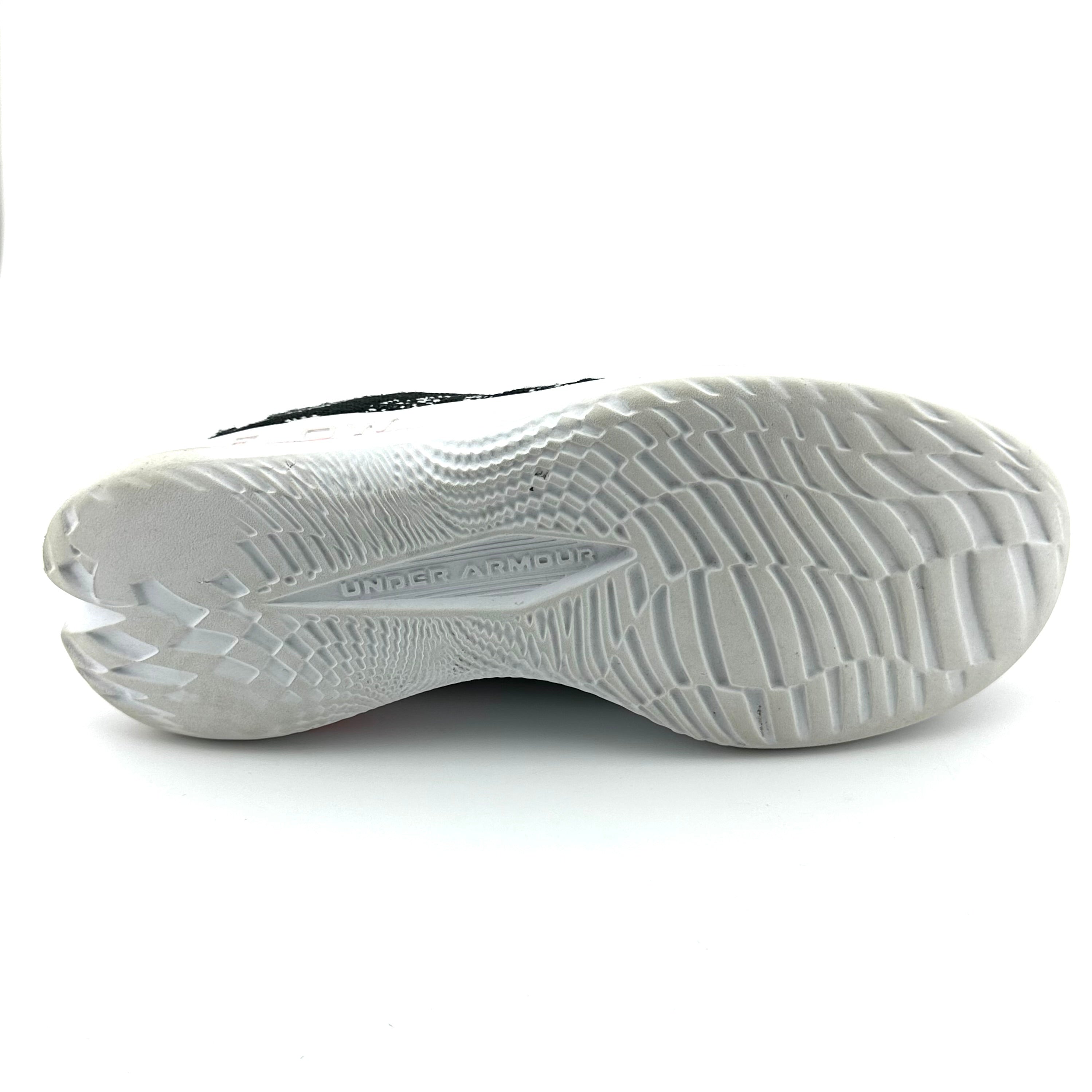 Under Armour Velocity 3