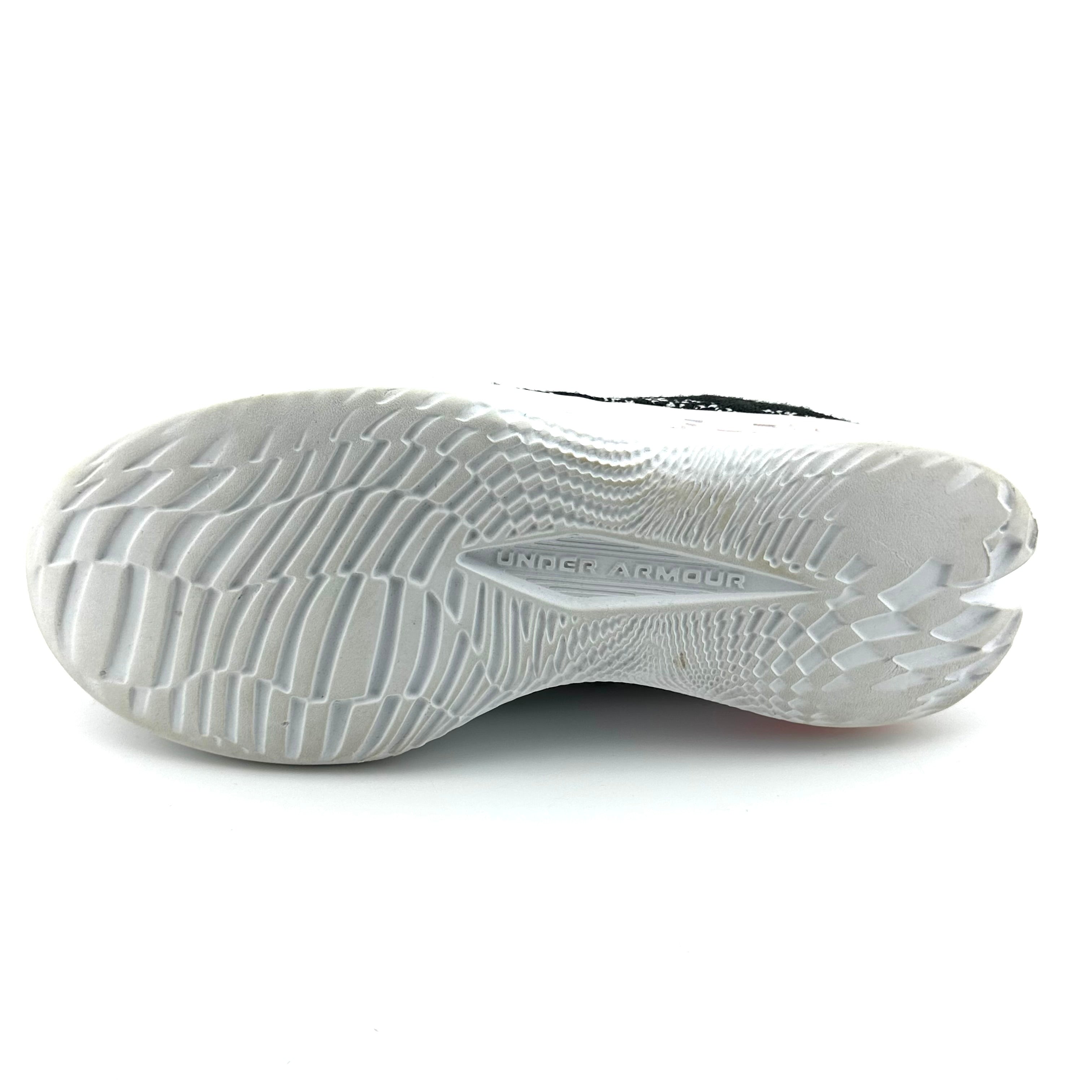 Under Armour Velocity 3