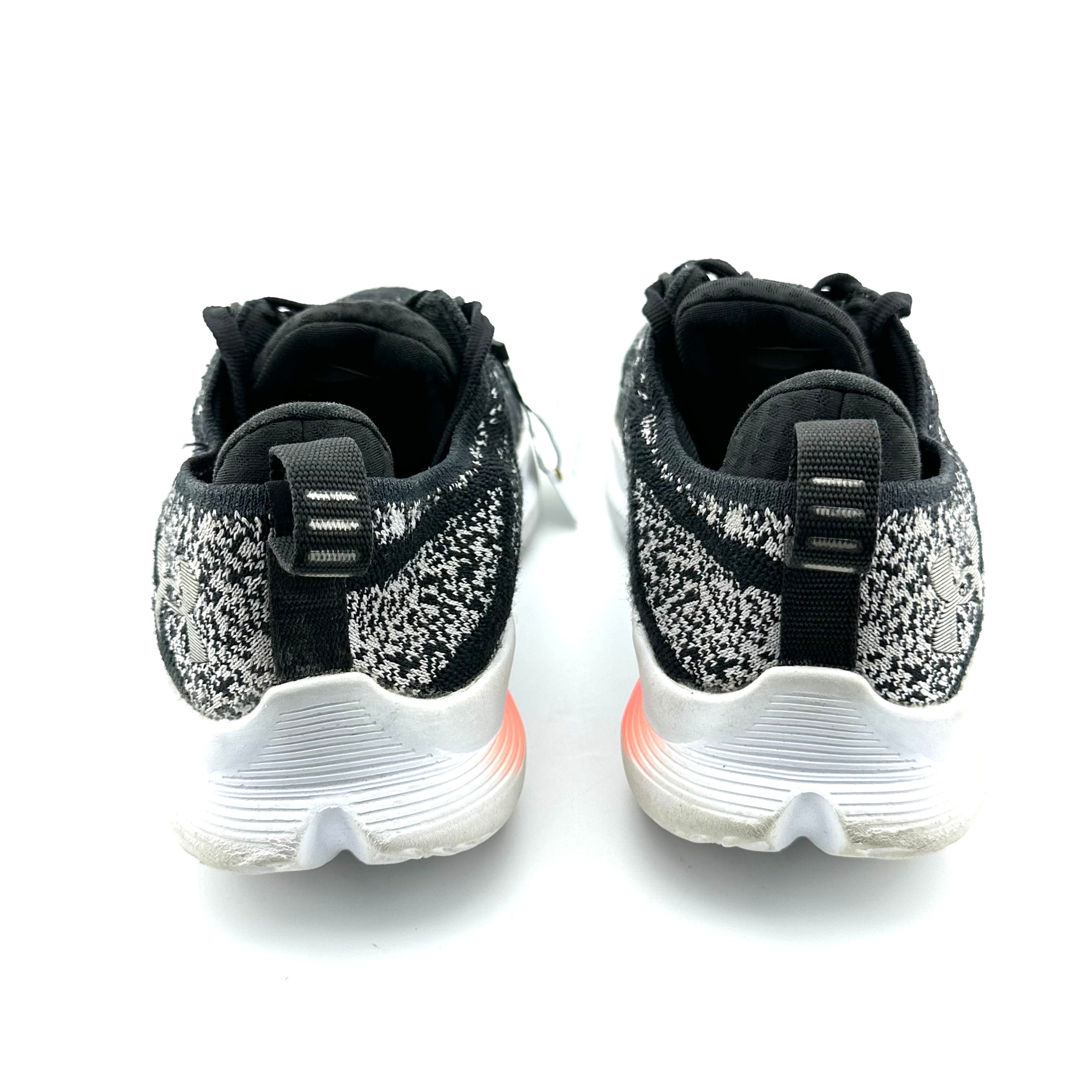 Under Armour Velocity 3