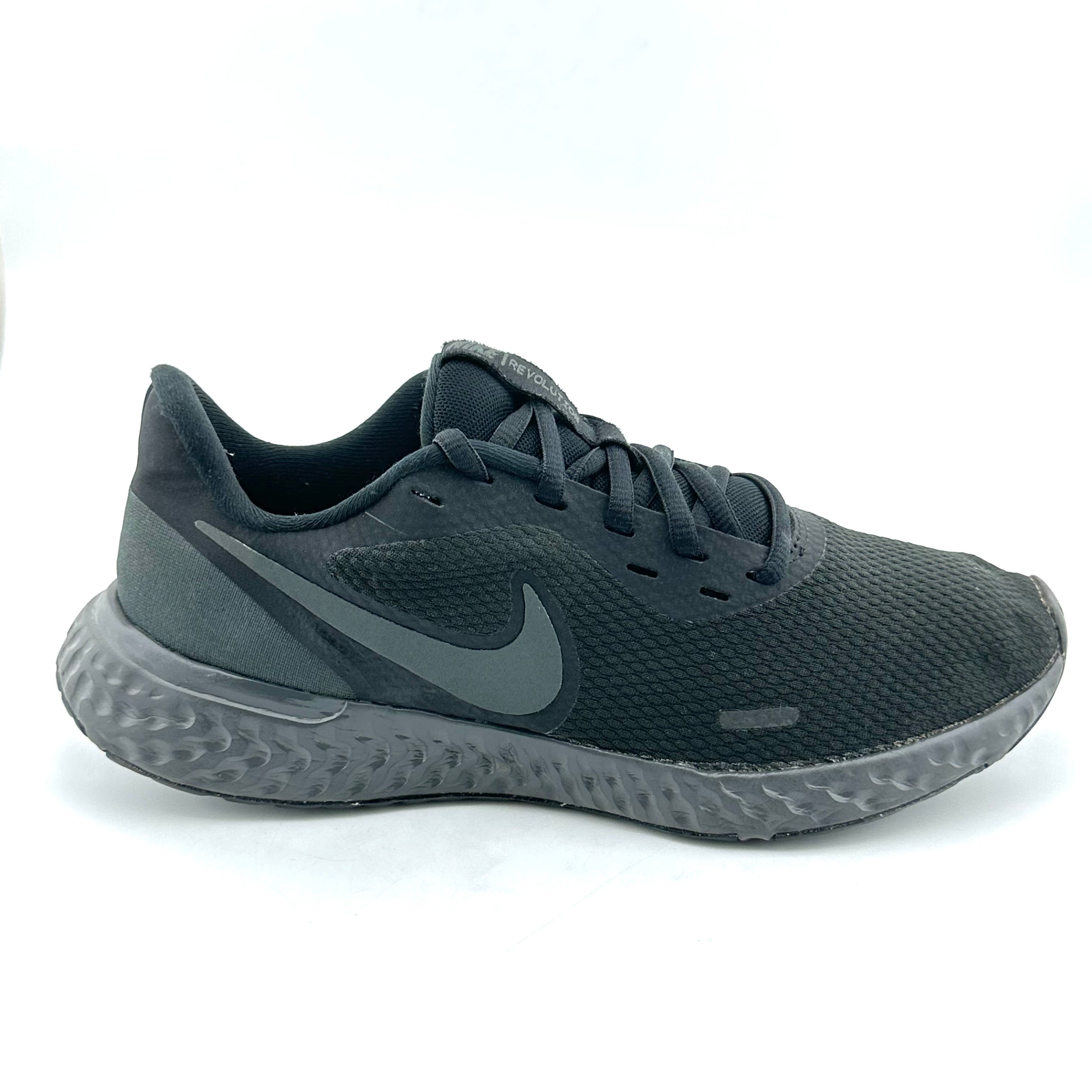 Nike Revolution 5